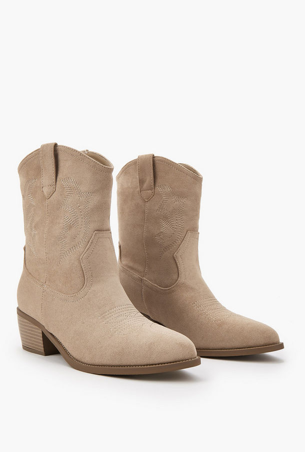 بوت بطول الكاحل وكعب سميك للنساء من فلورا بيلا-women-winterwear-image-1