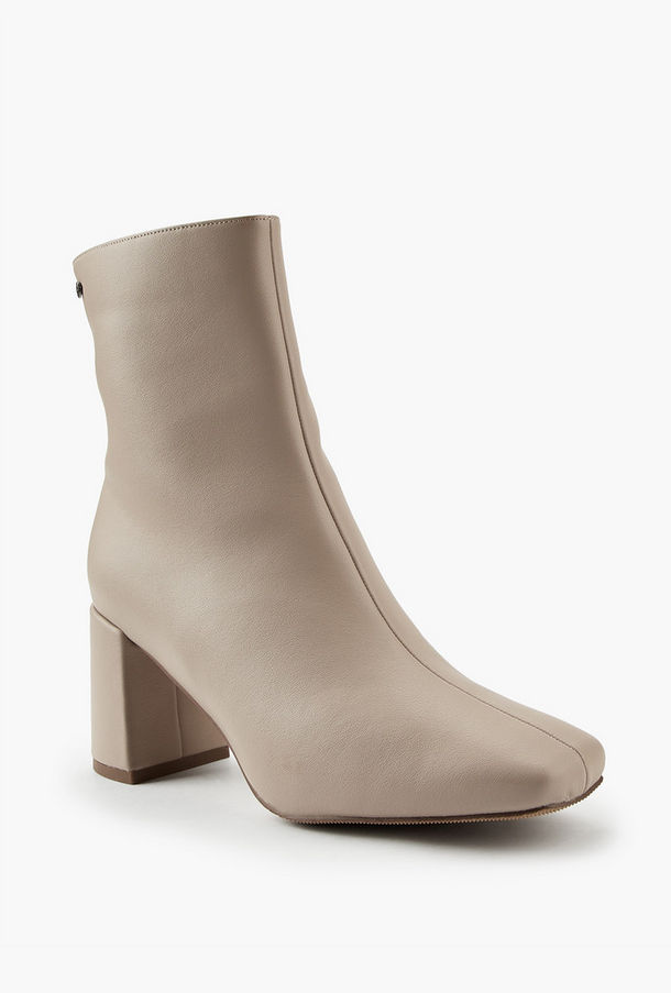 بوت سادة بطول الكاحل وسحاب إغلاق وكعب سميك من فلورا بيلا-women-winterwear-image-1
