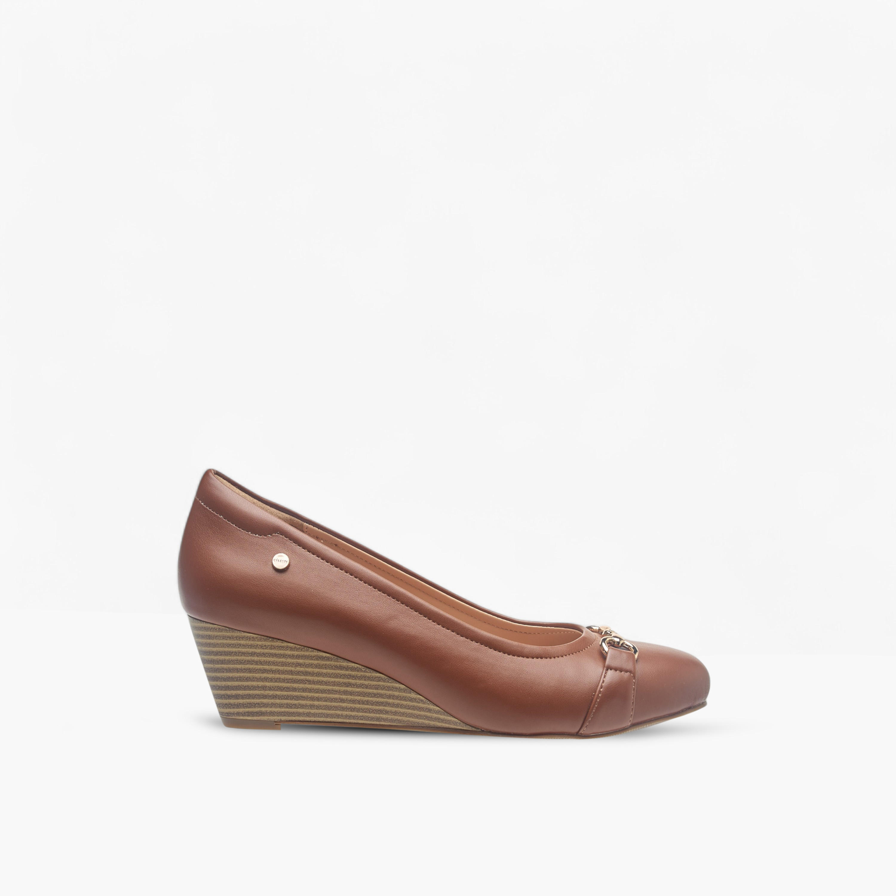 حذاء باليرينا سهل الارتداء بكعب ويدج وزيّنة معدنية للنساء من سيليست-women-shoes-heels-image-3