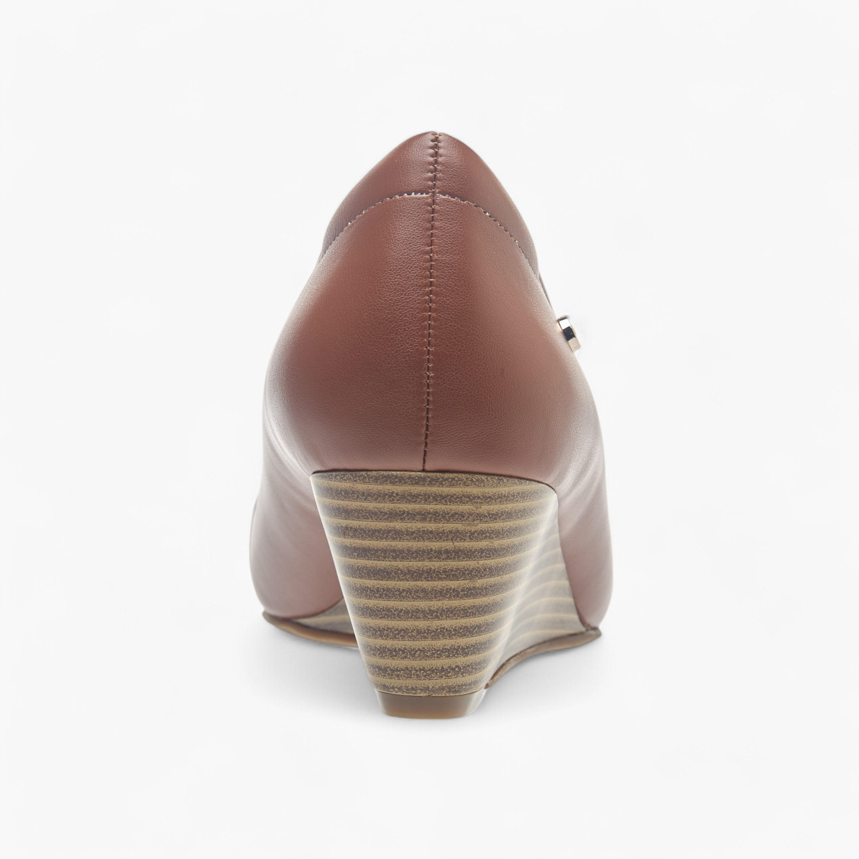 حذاء باليرينا سهل الارتداء بكعب ويدج وزيّنة معدنية للنساء من سيليست-women-shoes-heels-image-5