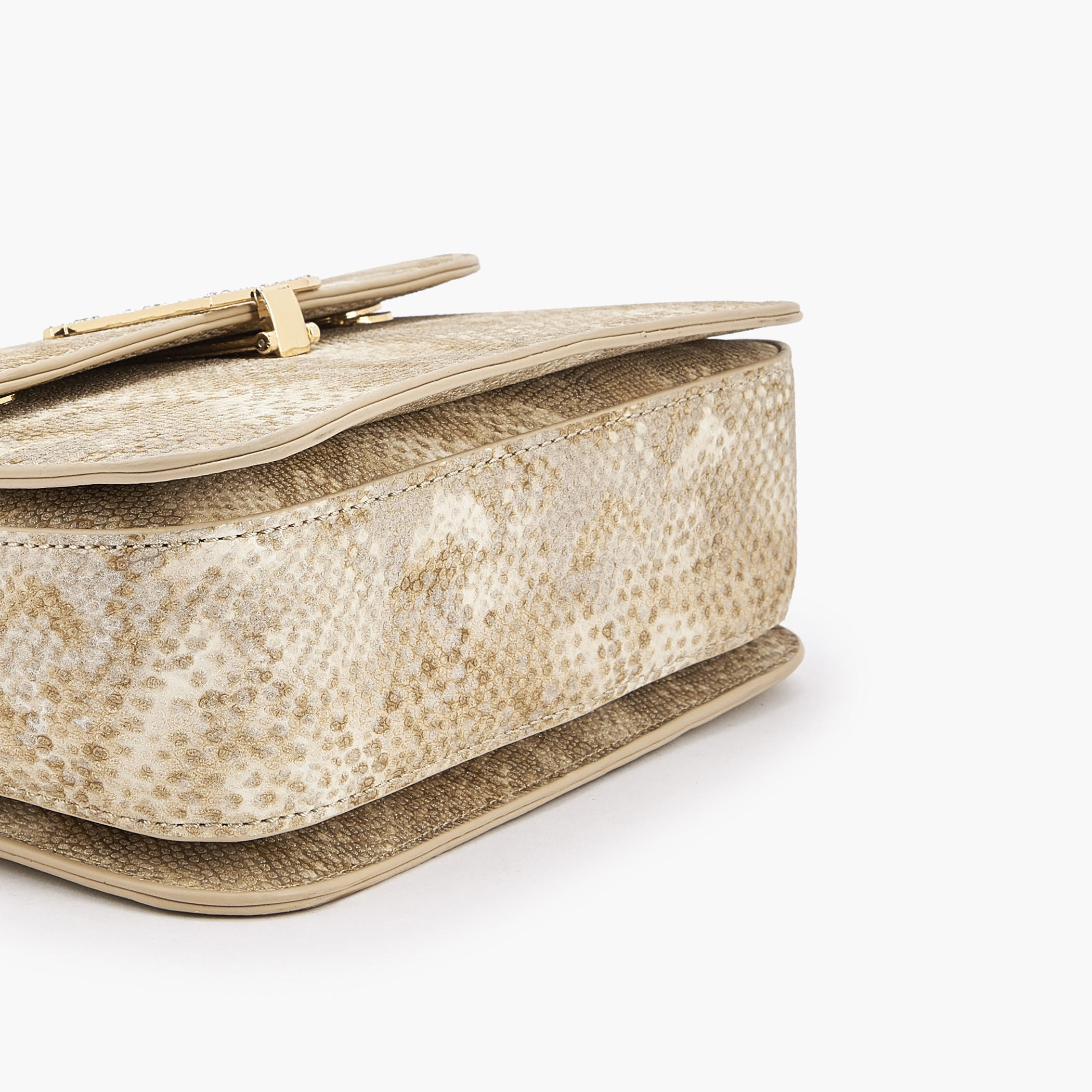 شنطة كروس بودي بارزة الملمس بحزام سلسلة من فلورا بيلا-women-bagsandwallets-handbags-image-6