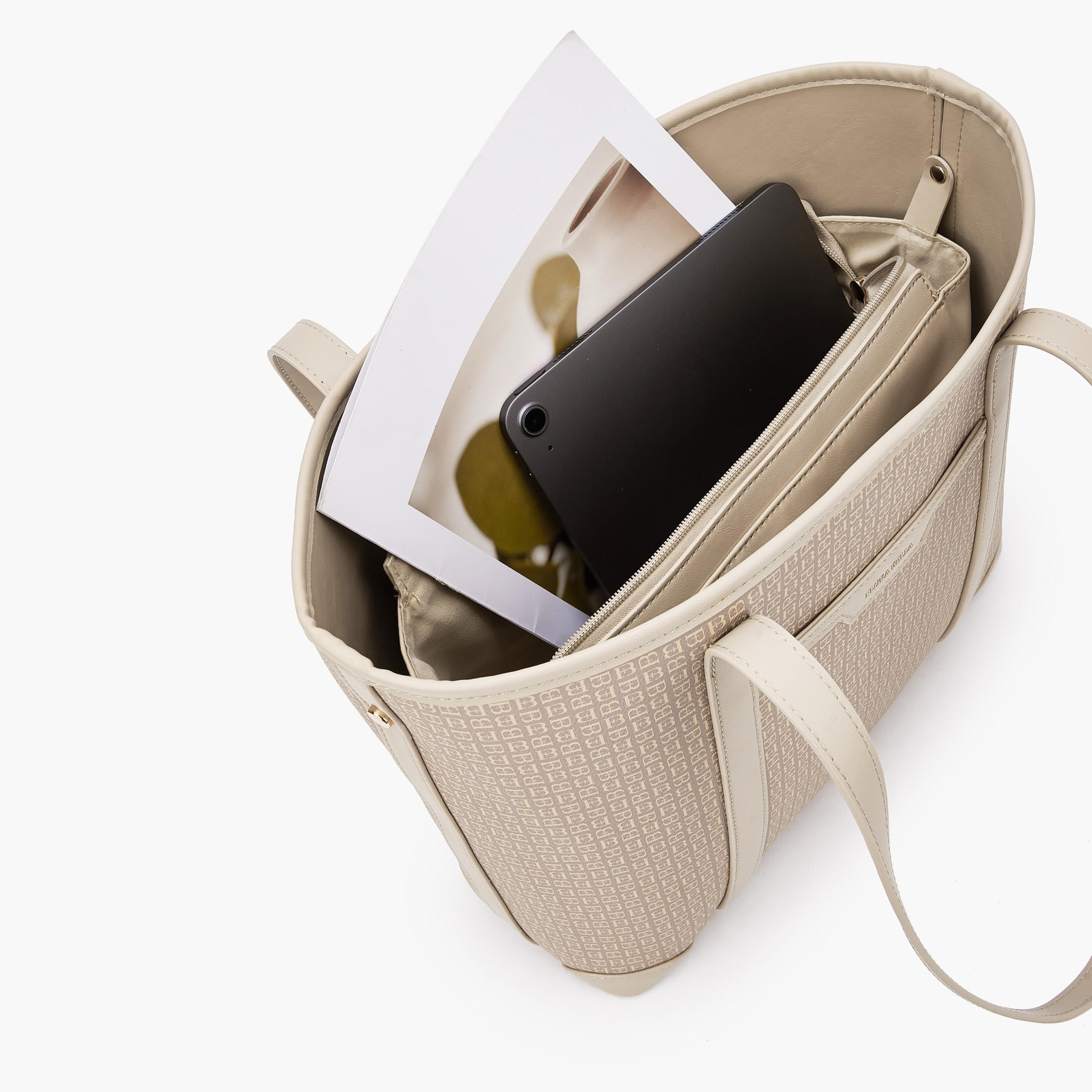 شنطة توتي بطبعات مونوجرام مع مقابض مزدوجة من فلورا بيلا-women-bagsandwallets-handbags-image-7