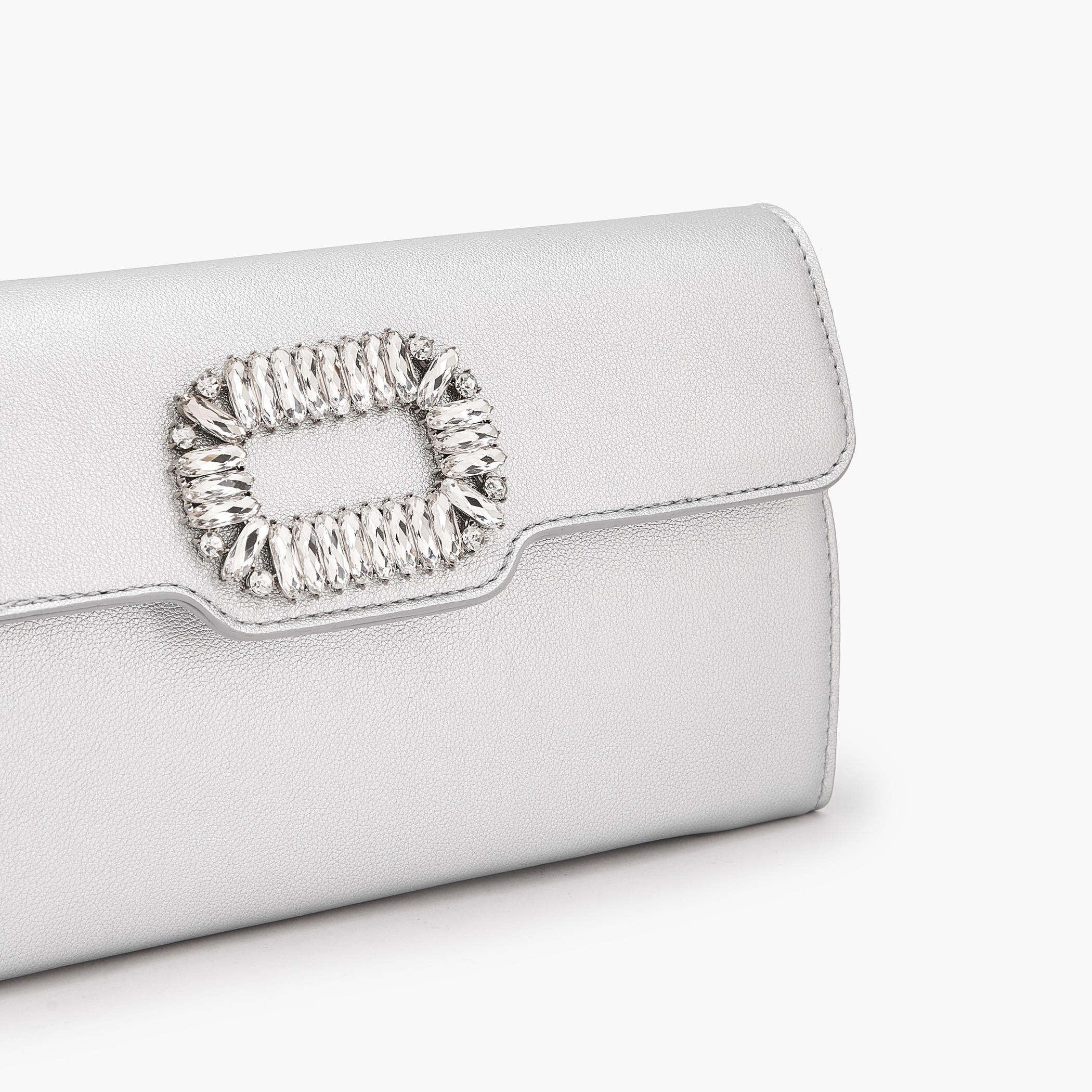شنطة كلاتش مزينة بحزام سلسلة قابل للفصل من فلورا بيلا-women-bagsandwallets-handbags-image-4