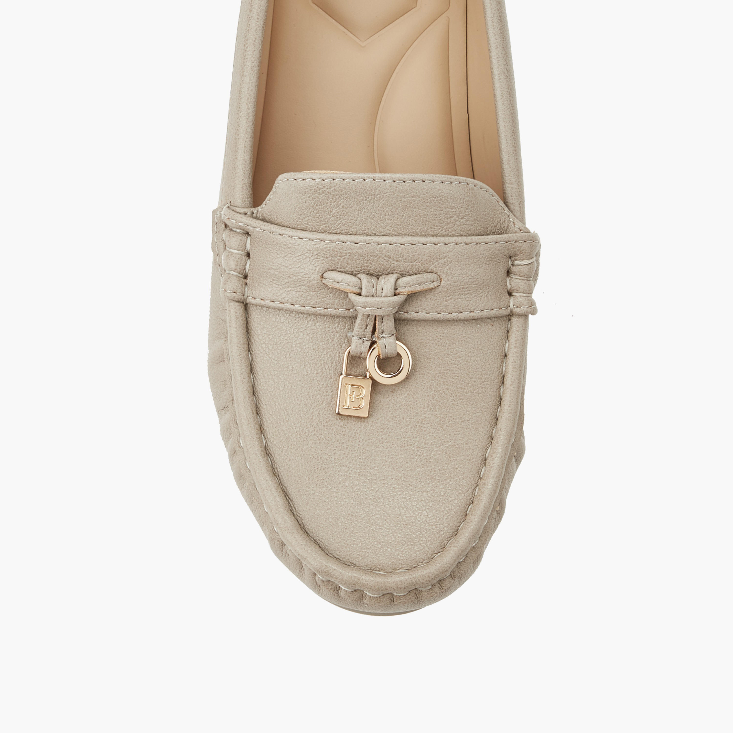 حذاء لوفر بكعب ويدج للنساء من فلورا بيلا-women-shoes-heels-image-10