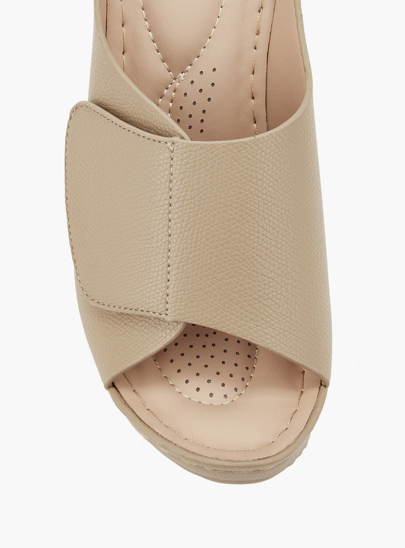 Flora Bella Women Textured Wedge Sandals-women-shoes-sandals-heeled-image-4