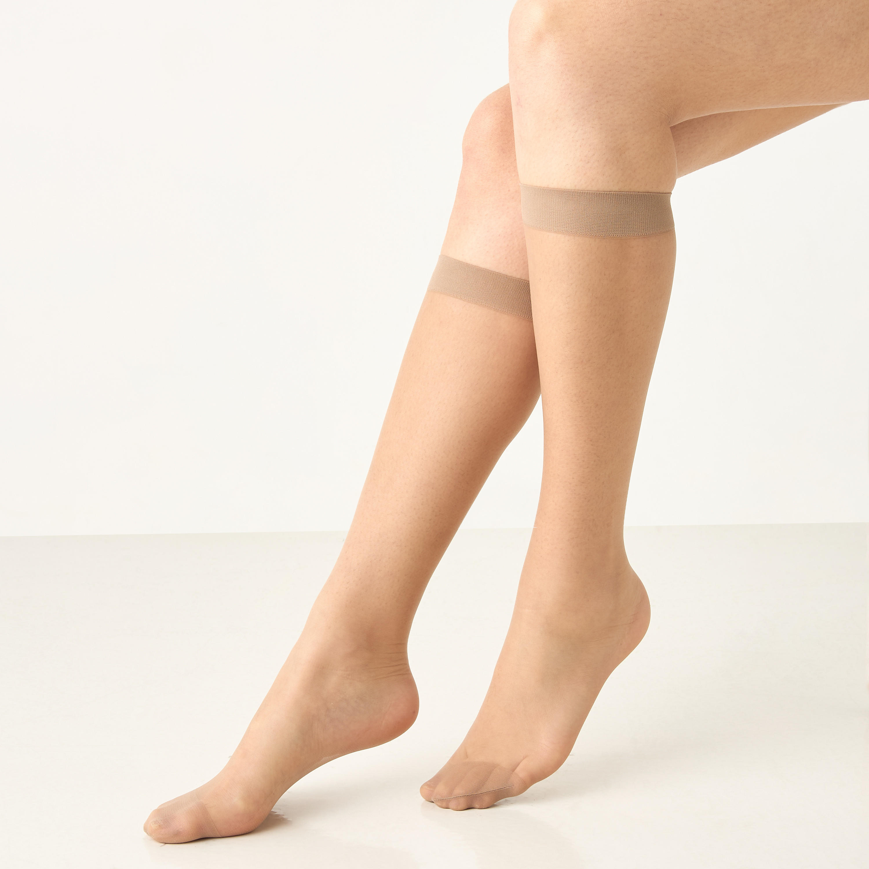 جورب سادة بطول ربلة الساق وأطراف مطّاطية من سيليست-women-socksandstockings-image-1