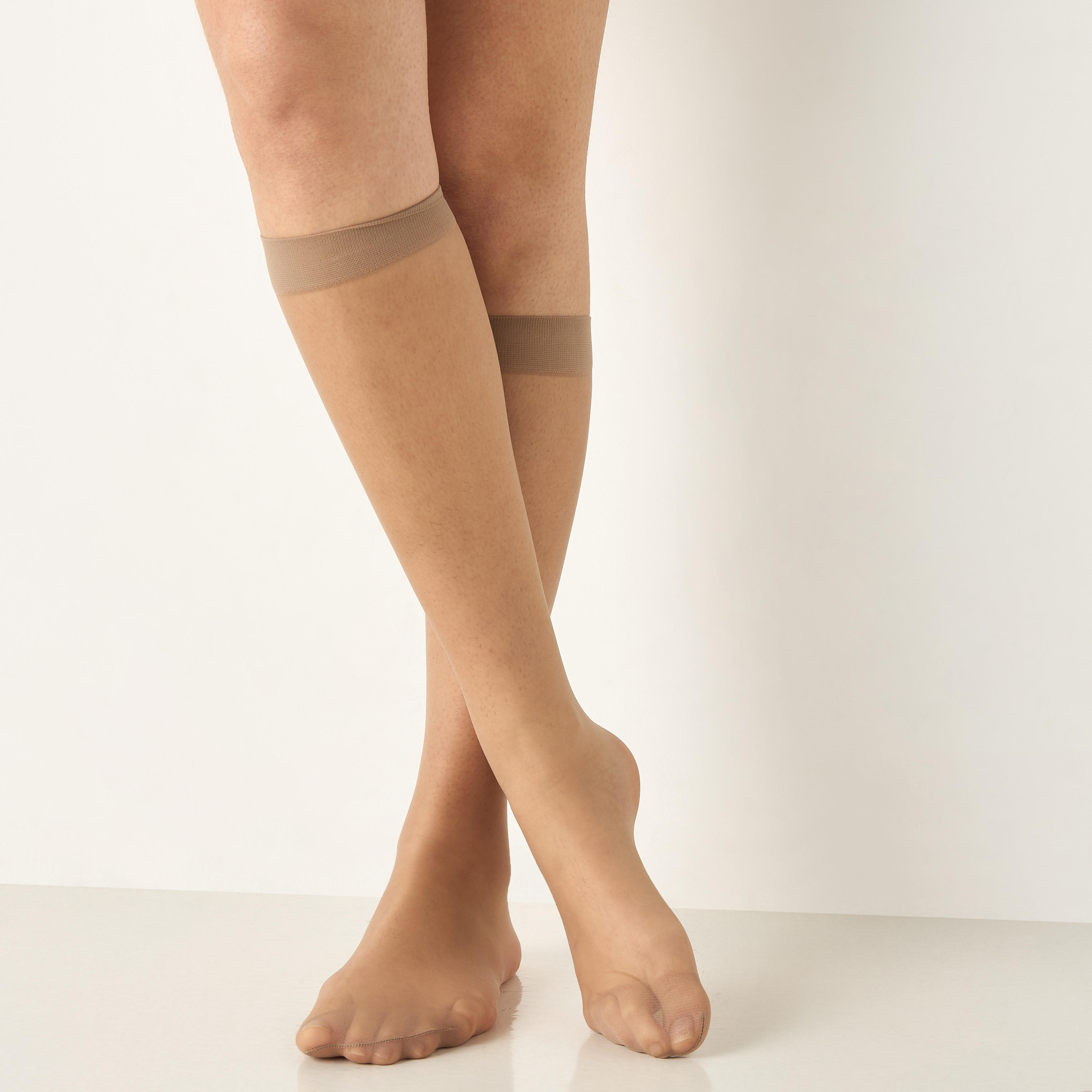 جورب سادة بطول ربلة الساق وأطراف مطّاطية من سيليست-women-socksandstockings-image-2