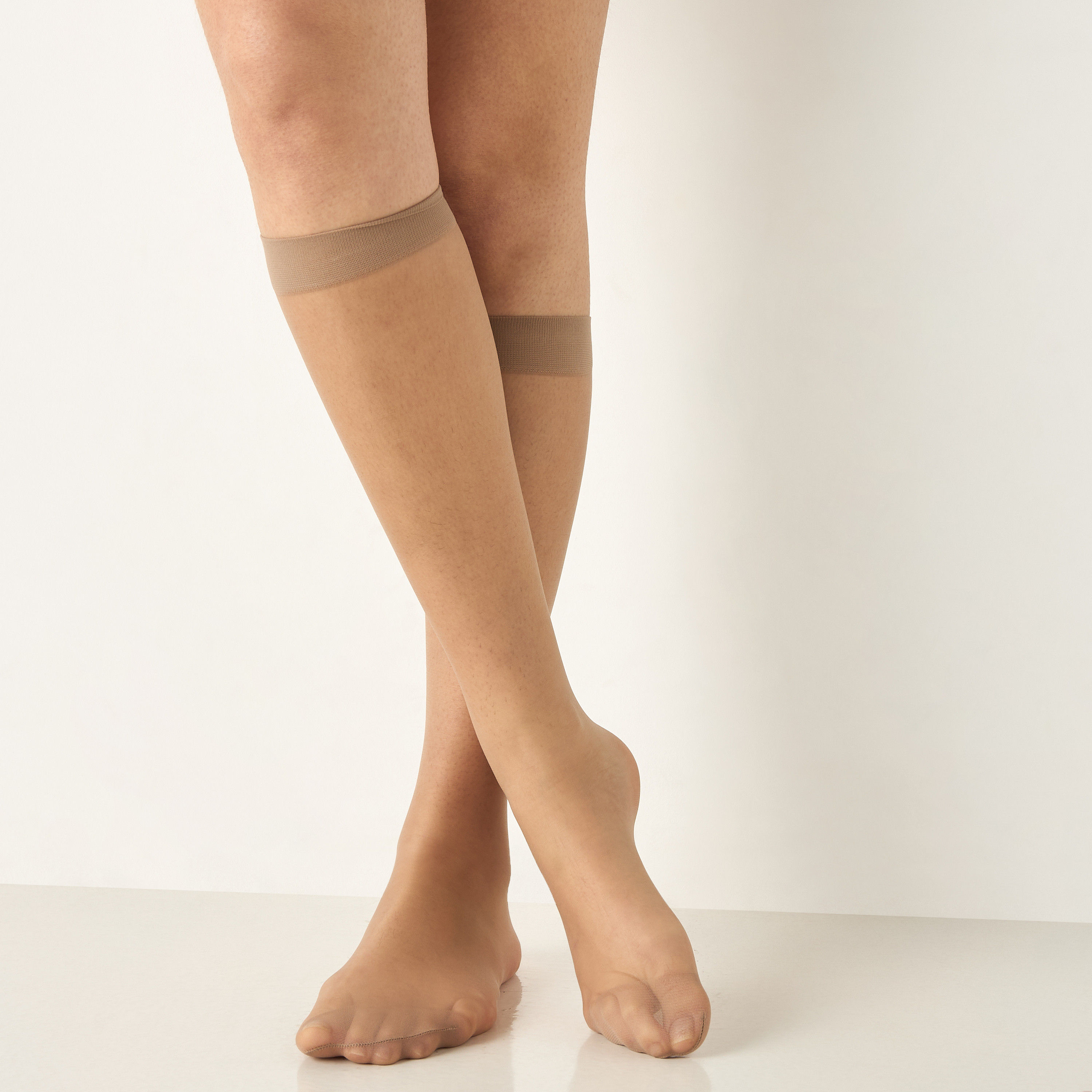 جورب سادة بطول ربلة الساق وأطراف مطّاطية من سيليست-women-socksandstockings-image-10