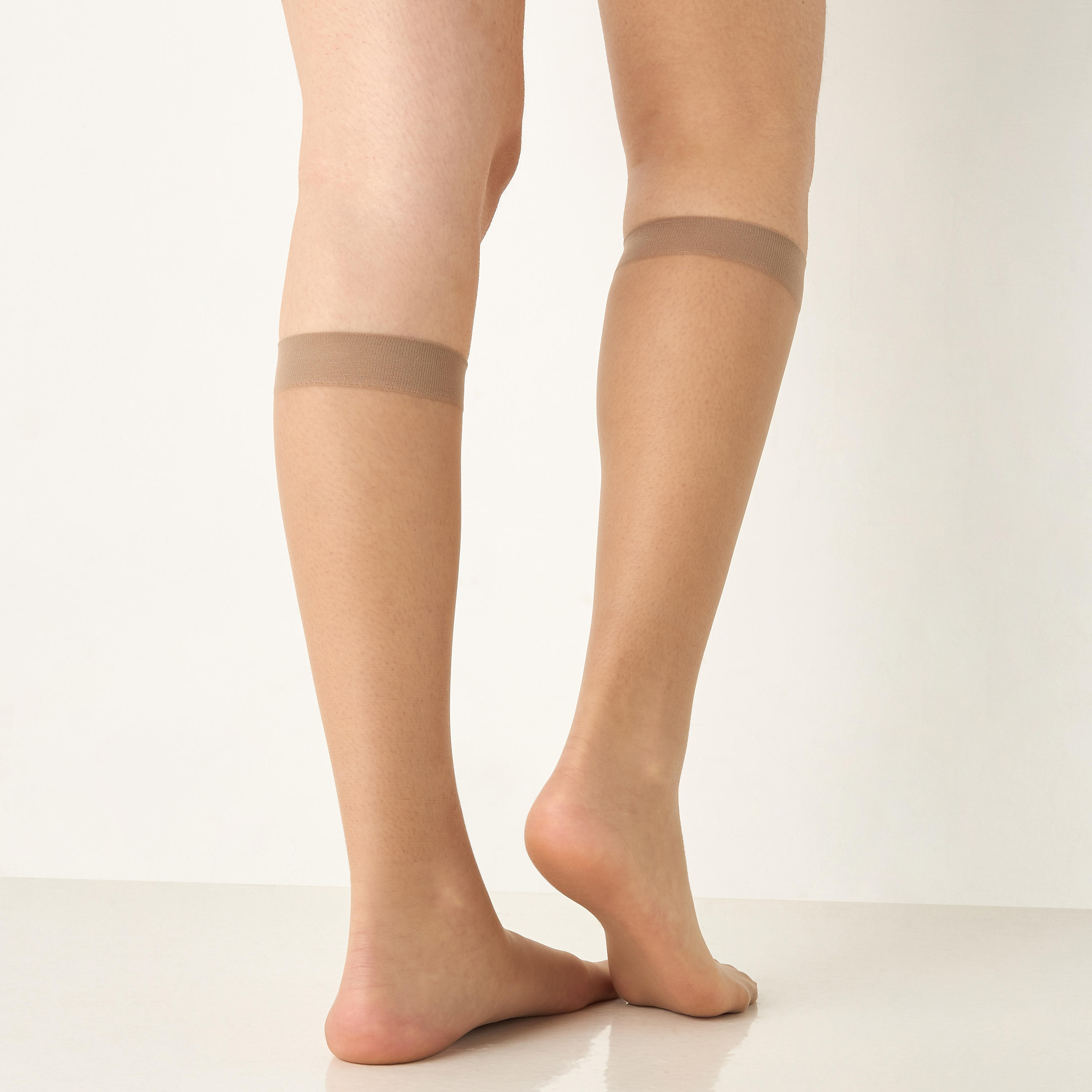 جورب سادة بطول ربلة الساق وأطراف مطّاطية من سيليست-women-socksandstockings-image-3