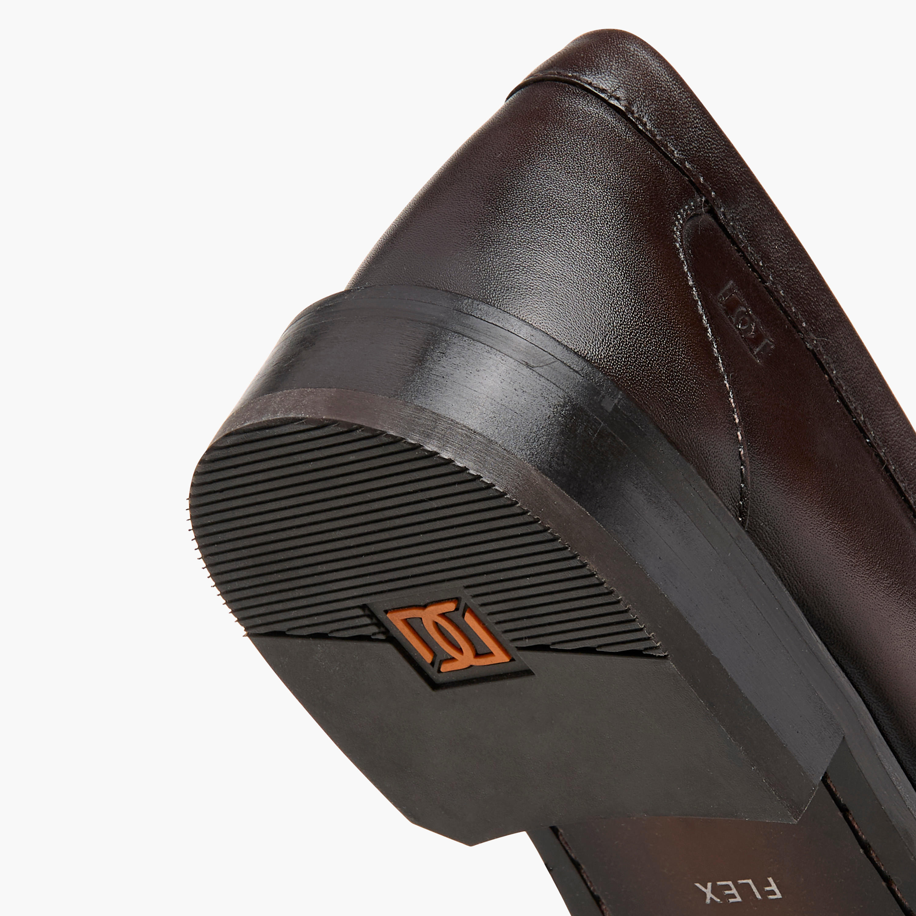 حذاء موكاسين جلد سادة سهل الارتداء للرجال من دوتشيني-men-shoes-loafersandmoccasins-image-1