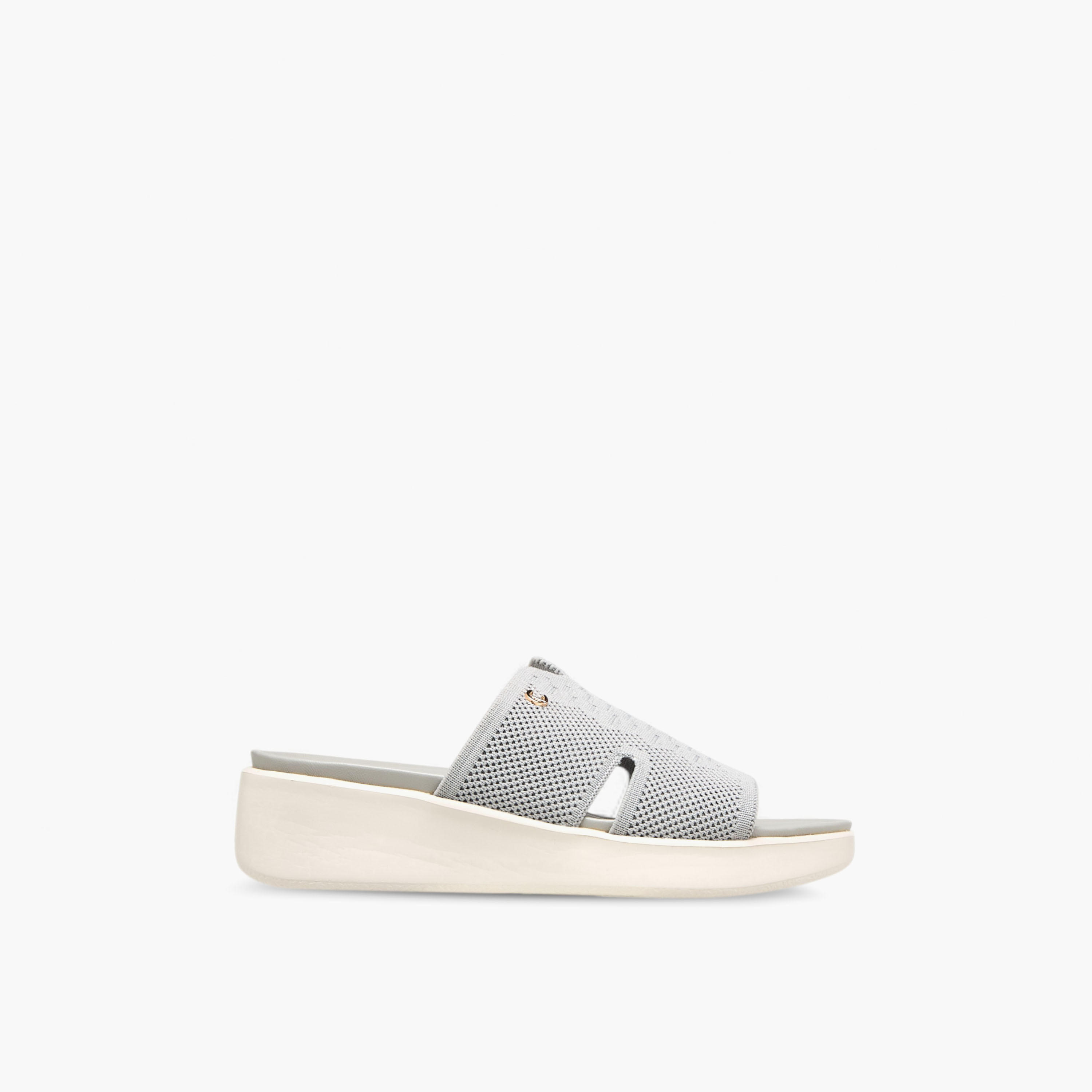 صندل مريح بتصاميم مفرغة للنساء من لو كونفورت-women-shoes-sandals-heeled-image-2