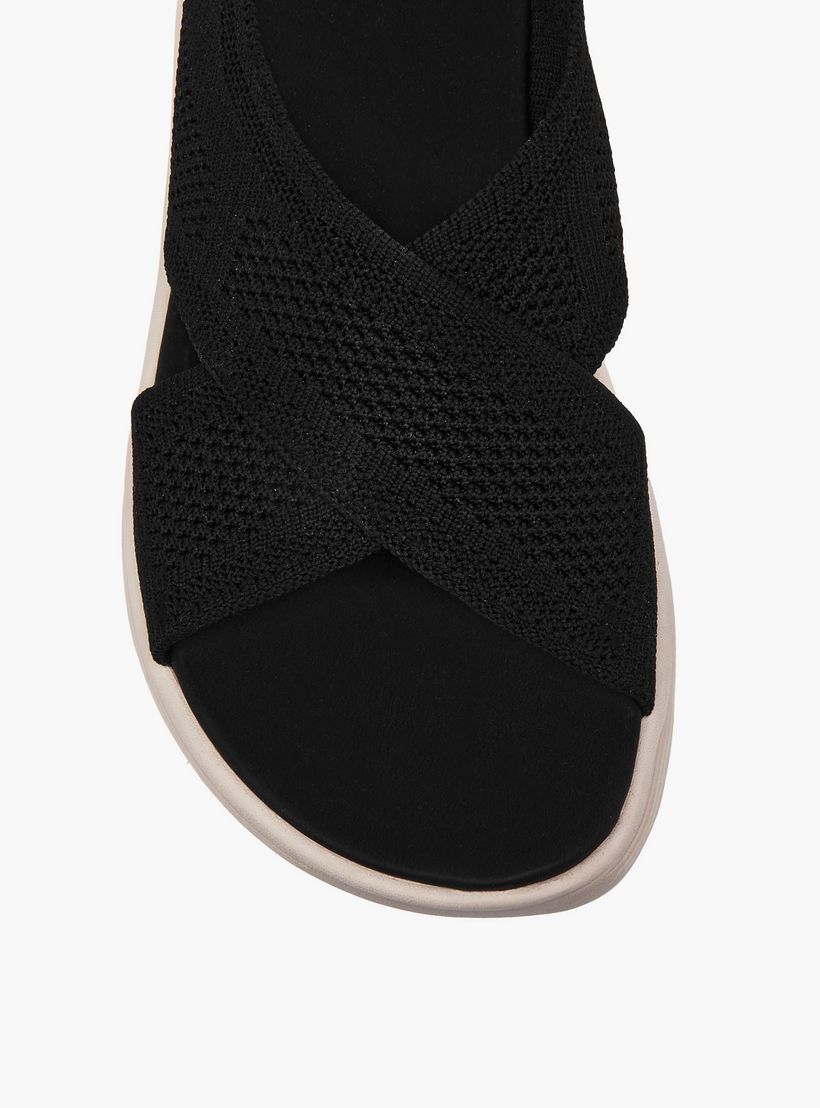 صندل بارز الملمس بأحزمة متقاطعة وإبزيم إغلاق من فلورا بيلا-women-shoes-flats-sandals-image-4