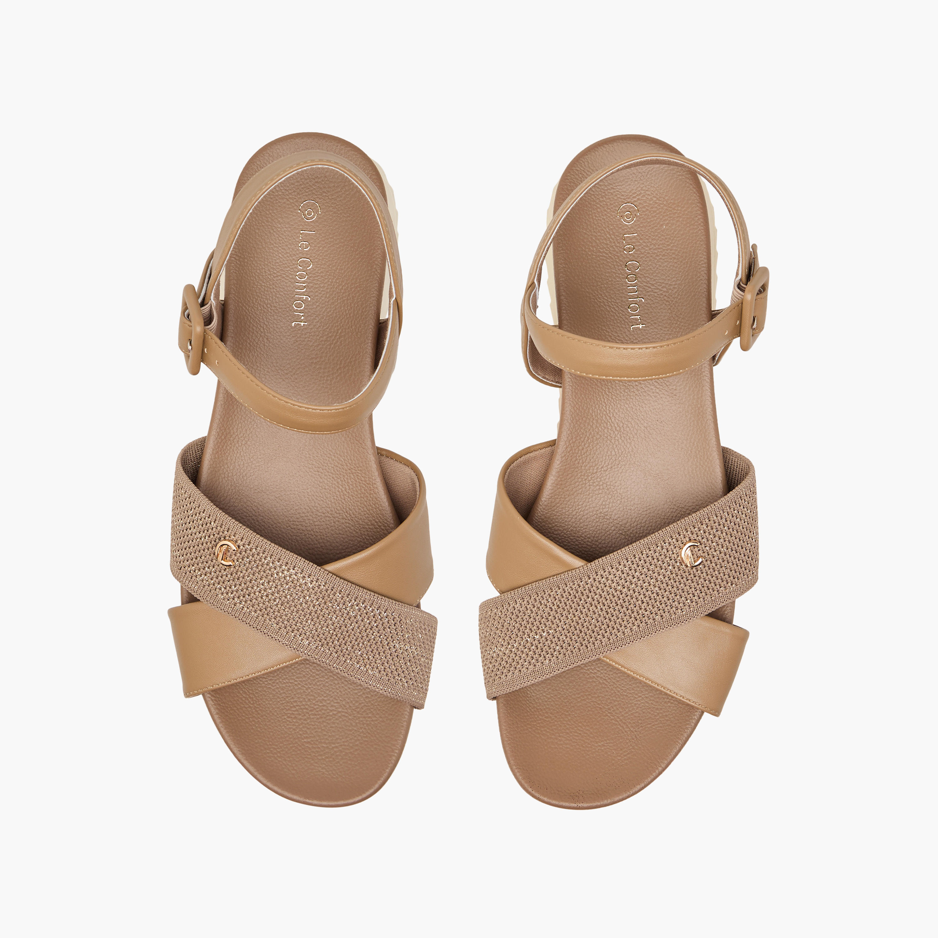 صندل مريح بارز الملمس بأحزمة متقاطعة وإبزيم إغلاق من لو كونفورت-women-shoes-flats-sandals-image-1