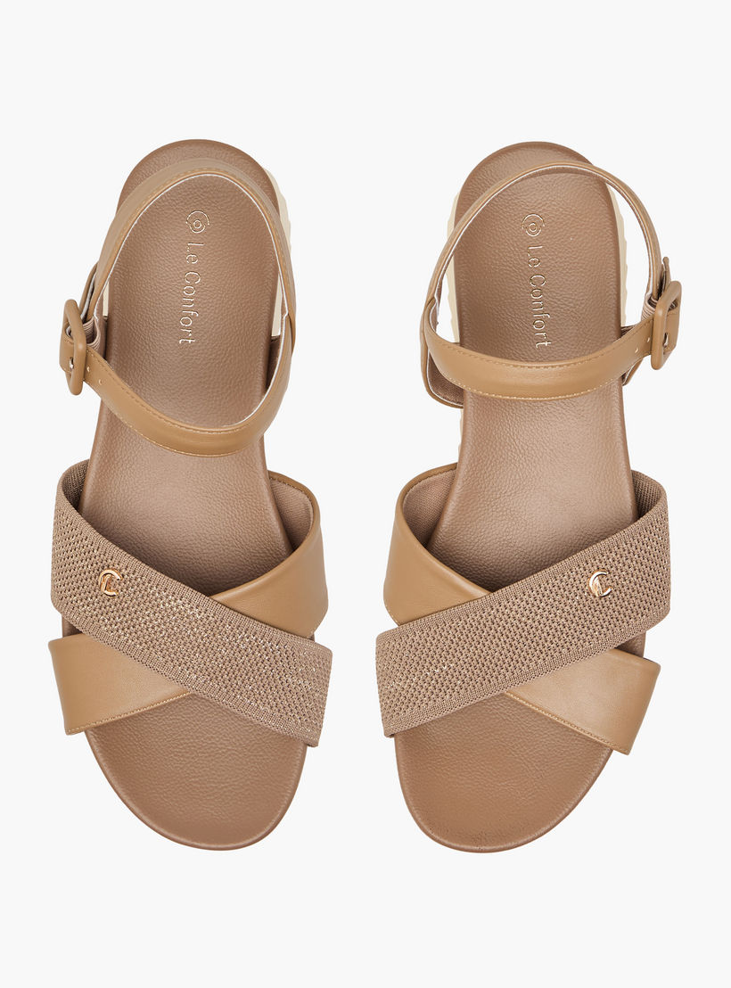 صندل مريح بارز الملمس بأحزمة متقاطعة وإبزيم إغلاق من لو كونفورت-women-shoes-flats-sandals-image-1