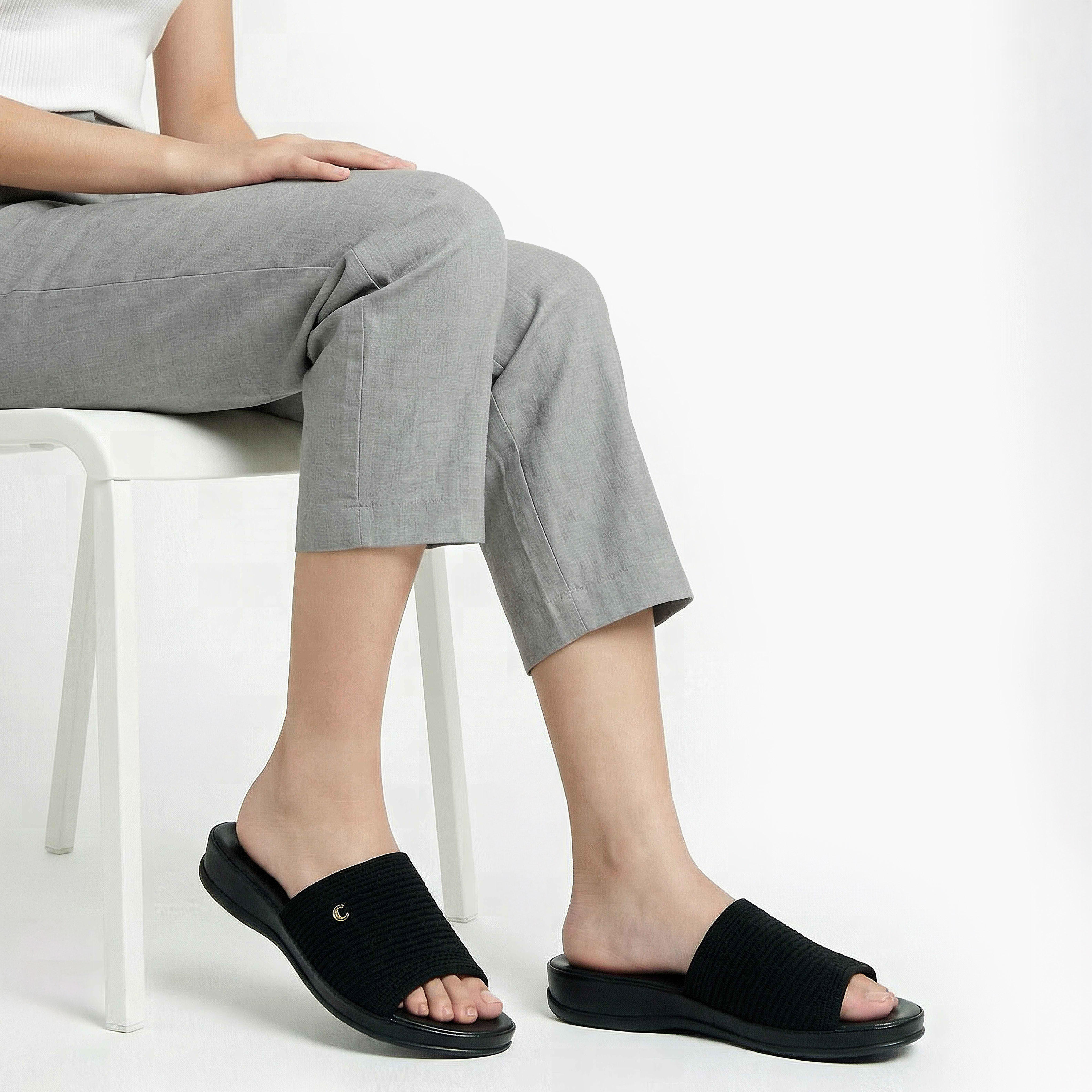 Le Confort Women Flyknit Textured Sandals-women-shoes-flats-sandals-image-2