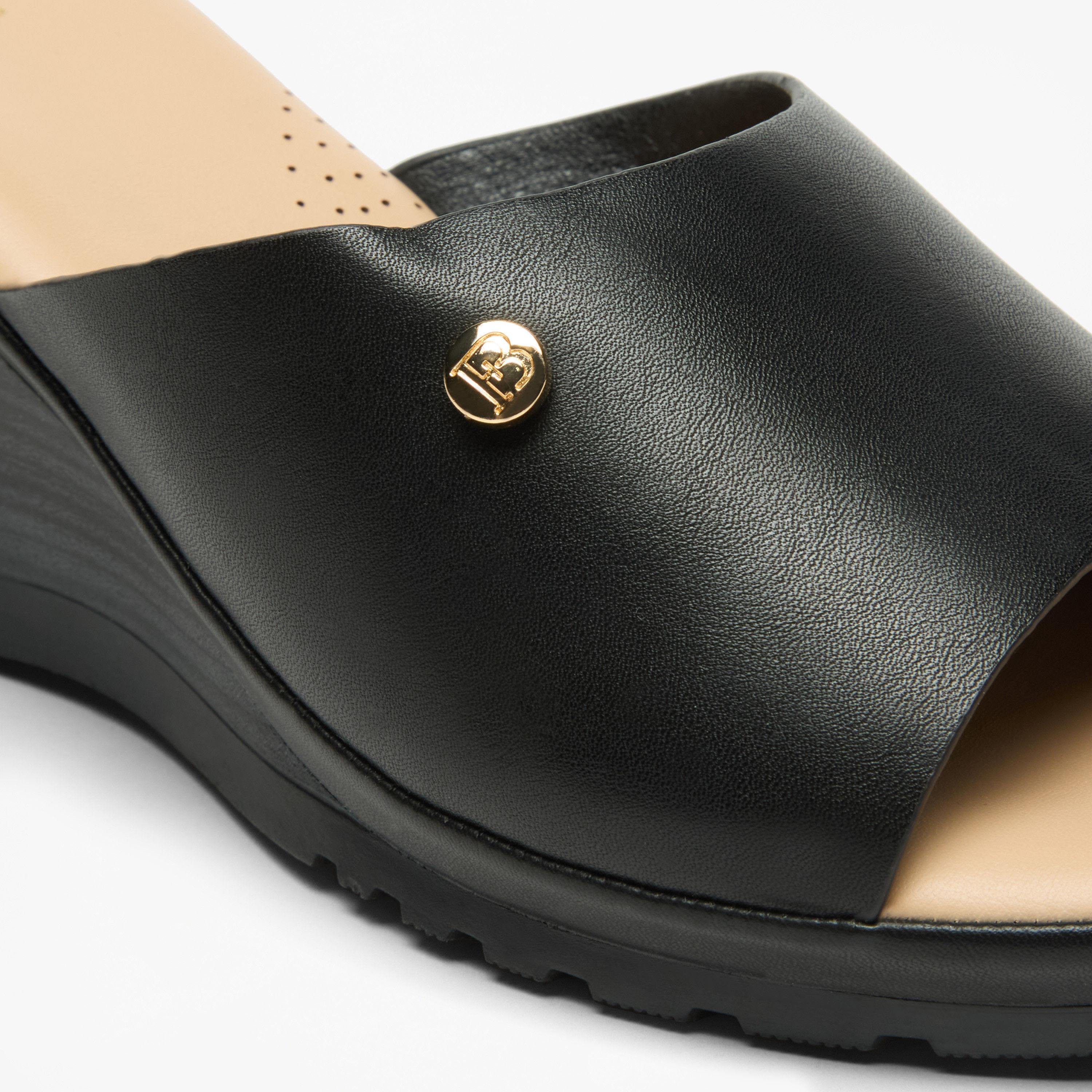 صندل سهل الارتداء بكعب ويدج وزينة شعار من فلورا بيلا-women-shoes-sandals-heeled-image-10