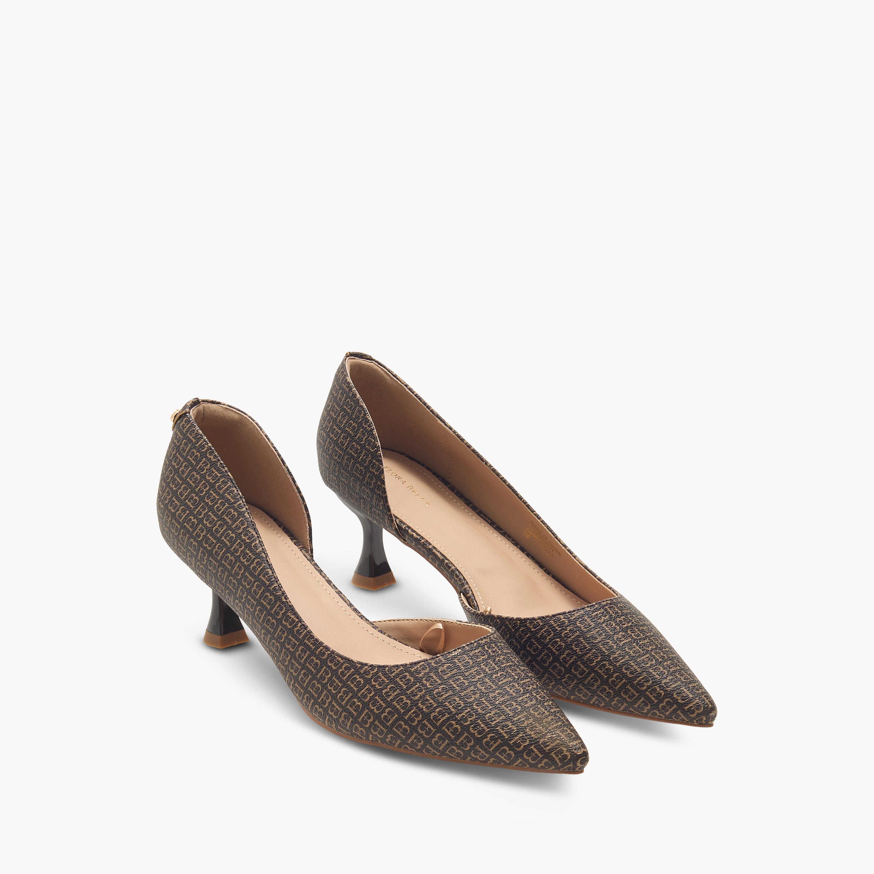 صندل بمقدمة مدببة وكعب لامع وطبعات مونوجرام من فلورا بيلا-women-shoes-heels-image-1