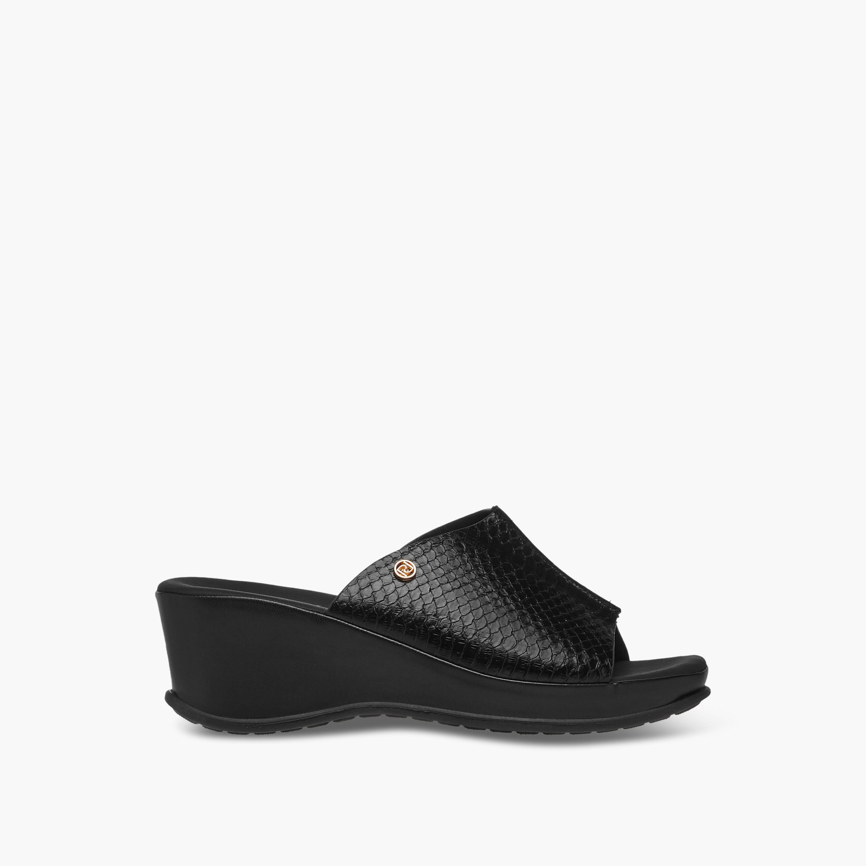 صندل مريح سهل الارتداء بارز الملمس بكعب ويدج من بابريكا-women-shoes-sandals-heeled-image-3