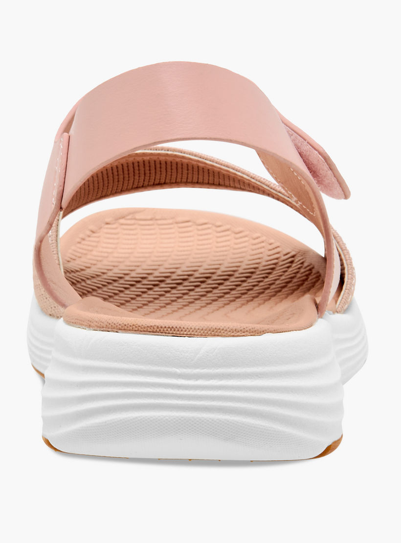 صندل مريح بارز الملمس بحزام وشريط إغلاق لاصق من لو كونفورت-women-shoes-flats-sandals-image-5