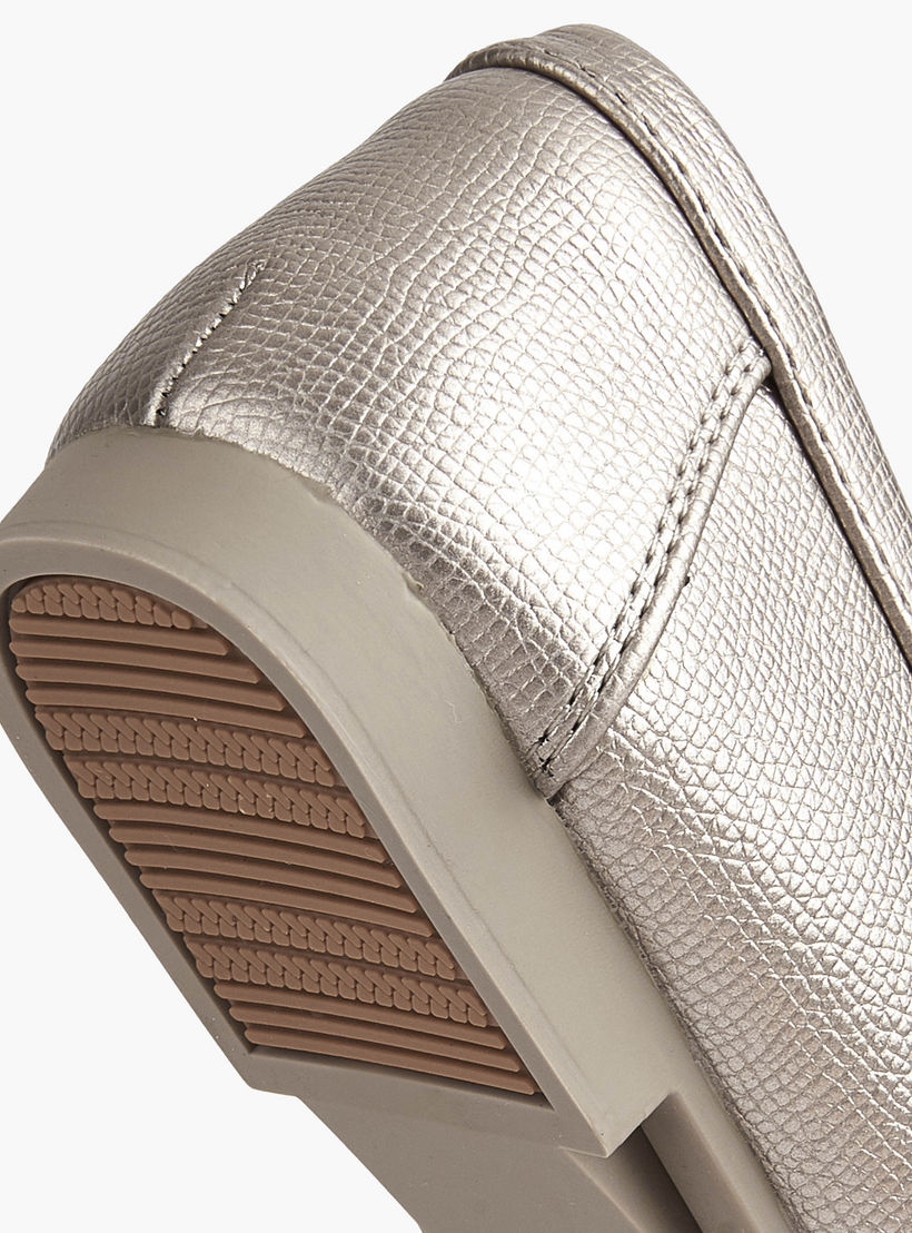 Le Confort Textured Slip-On Loafers with Bow Detail-women-shoes-loafersandmoccasins-image-5