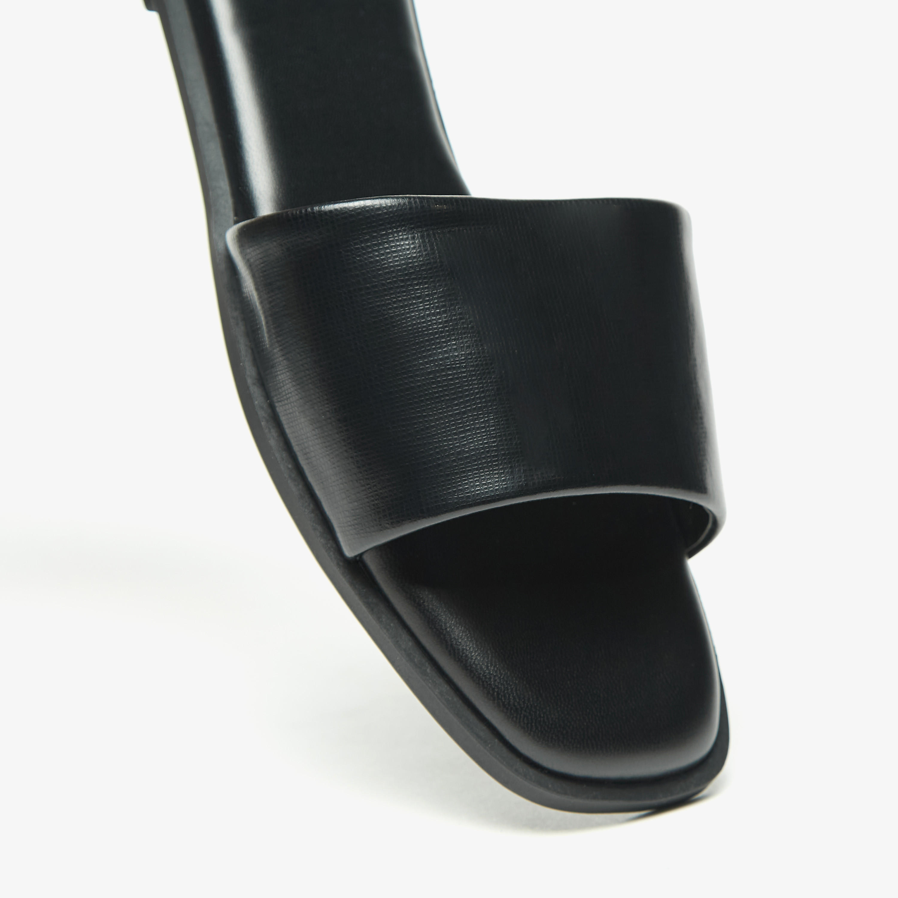 شبشب سادة سهل الارتداء للنساء من سيليست-women-shoes-flats-sandals-image-7