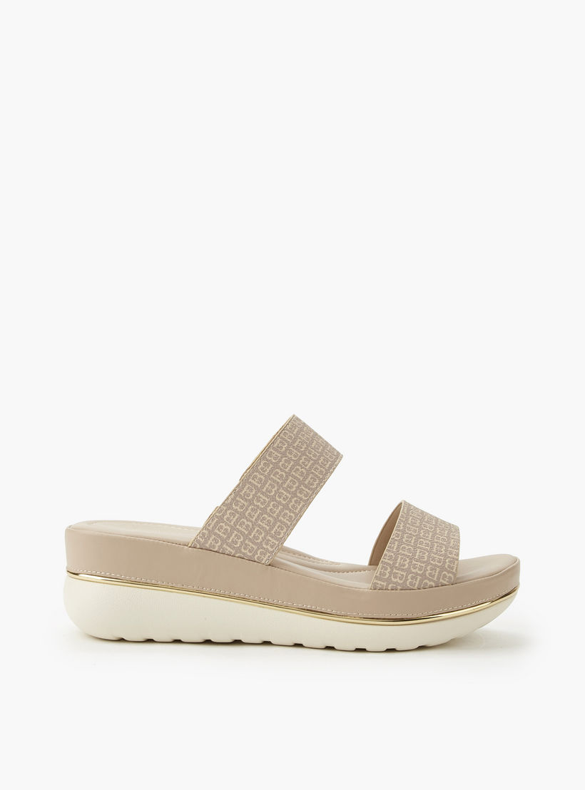 صندل بكعب عريض وطبعات مونوجرام للنساء من فلورا بيلا-women-shoes-flats-sandals-image-3