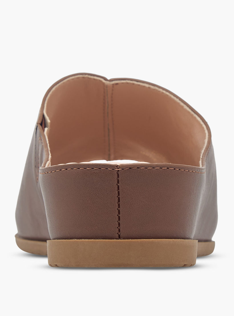 صندل مريح سادة سهل الارتداء بمقدمة مفتوحة من لو كونفورت-women-shoes-flats-sandals-image-5