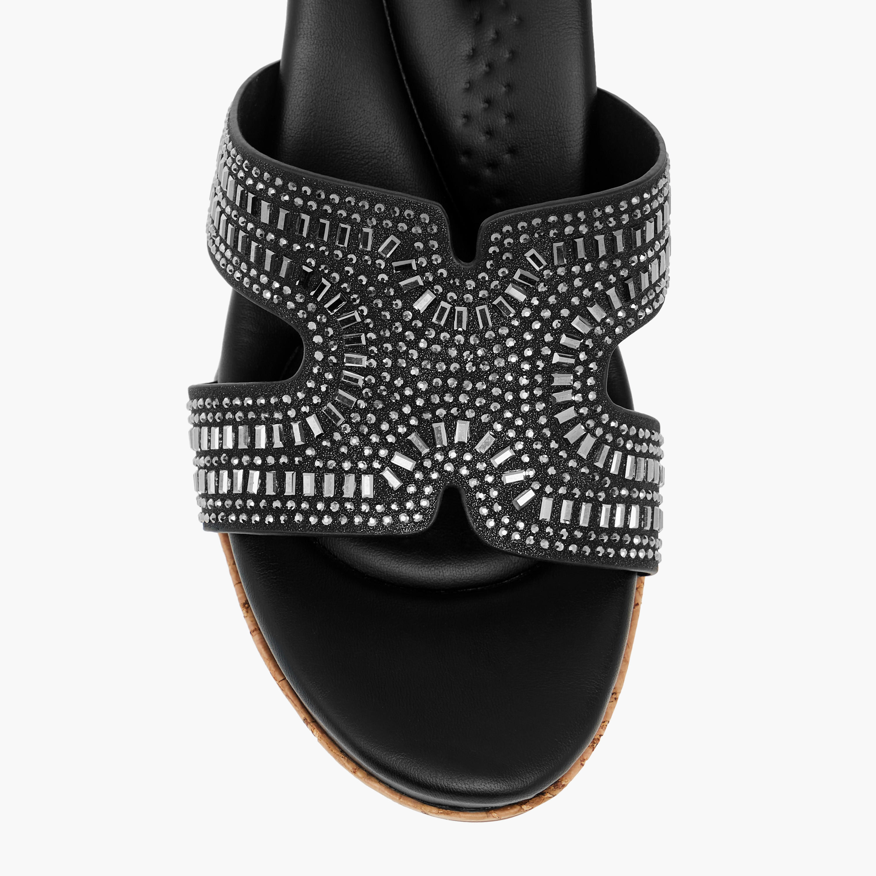 صندل مريح سهل الارتداء بكعب سميك وتزيينات حجر من لو كونفورت-women-shoes-sandals-heeled-image-4