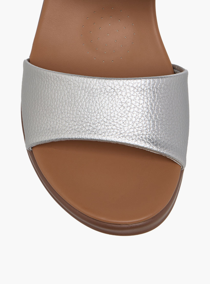 صندل سادة بكعب سميك وشريط إغلاق لاصق من لو كونفورت-women-shoes-sandals-heeled-image-4