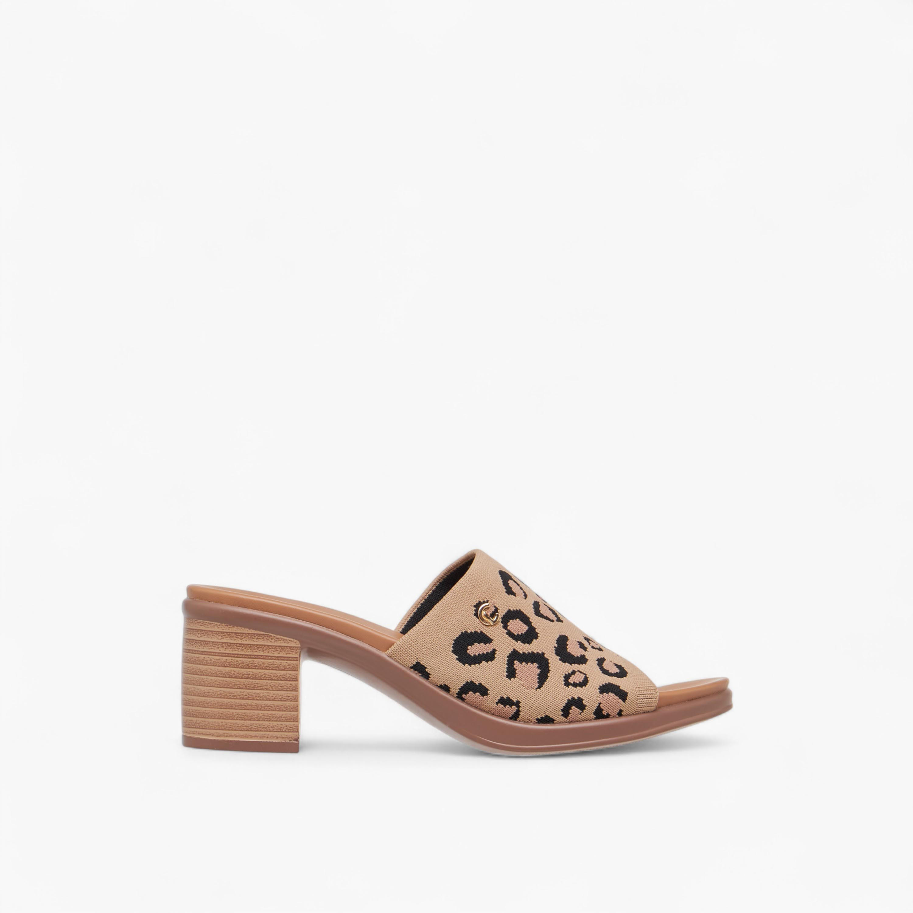 صندل سهل الارتداء بكعب سميك وطبعات من لو كونفورت-women-shoes-sandals-heeled-image-3