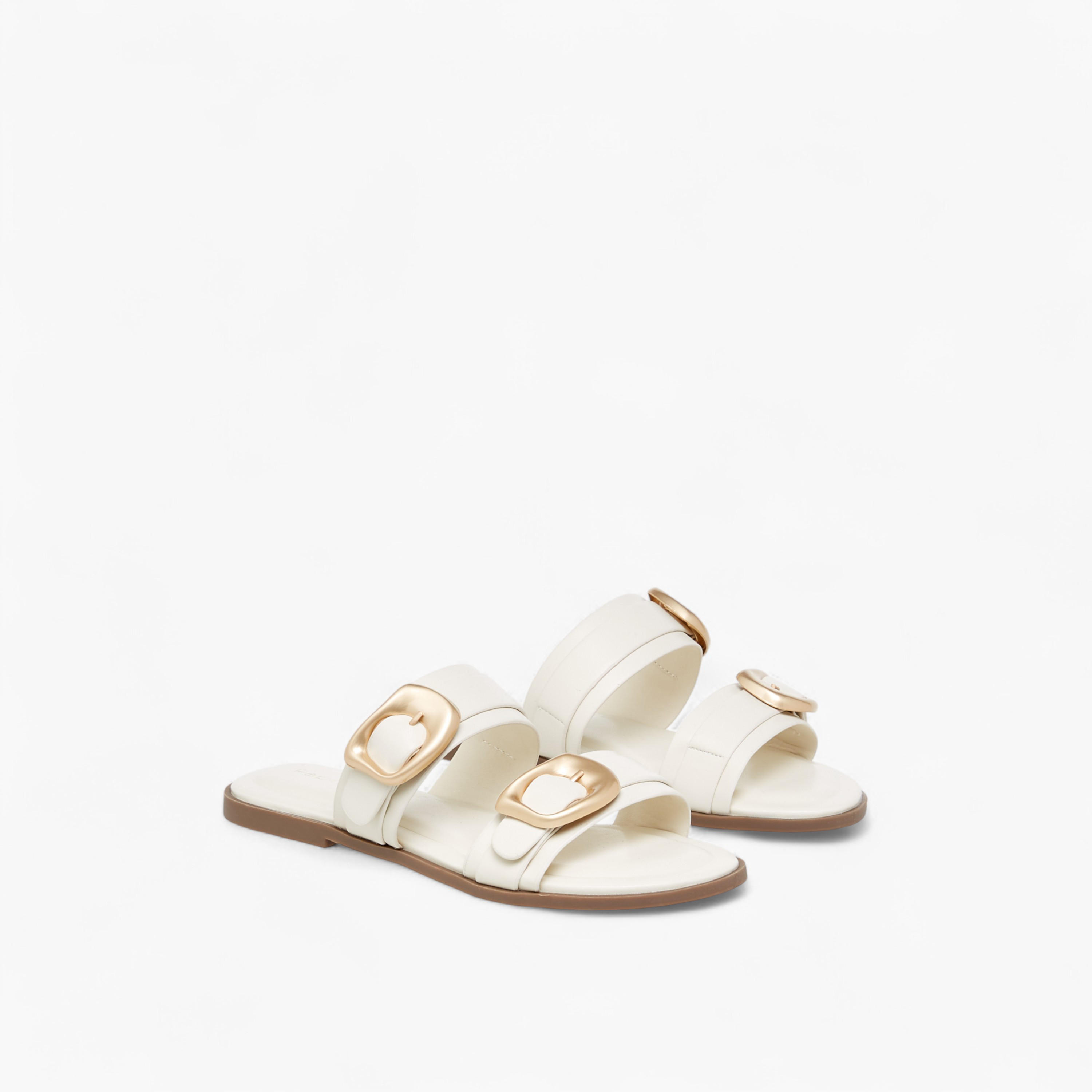 صندل سادة بمقدمة مفتوحة وزينة إبزيم من بابريكا-women-shoes-flats-sandals-image-5