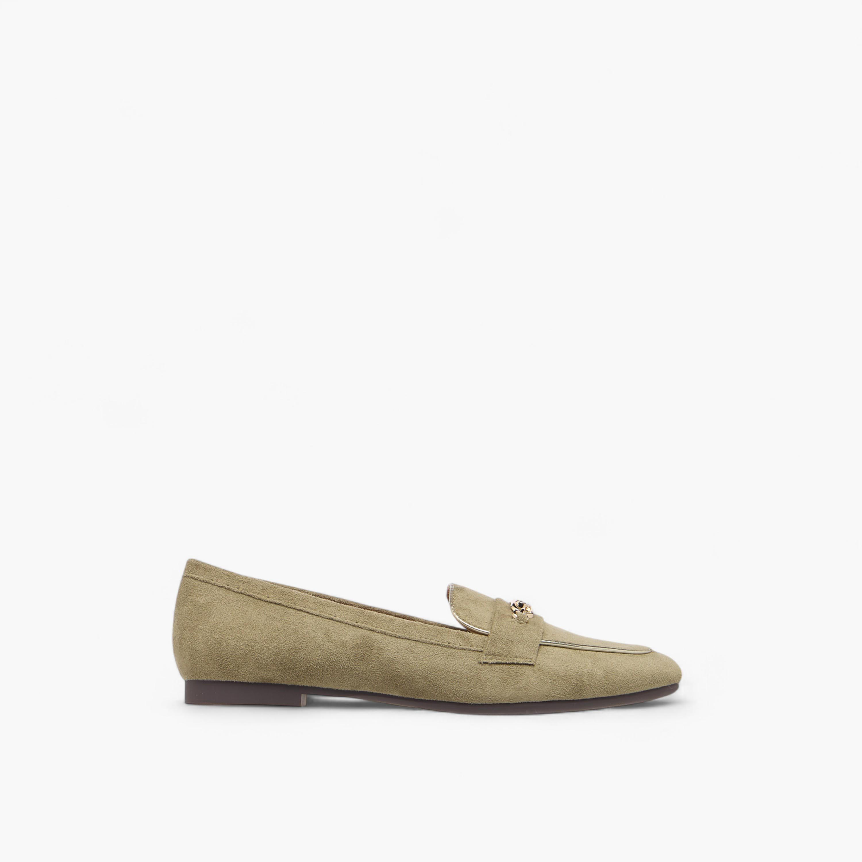 حذاء سهل الارتداء بزينة معدنية للنساء من سيليست-women-shoes-loafersandmoccasins-image-3
