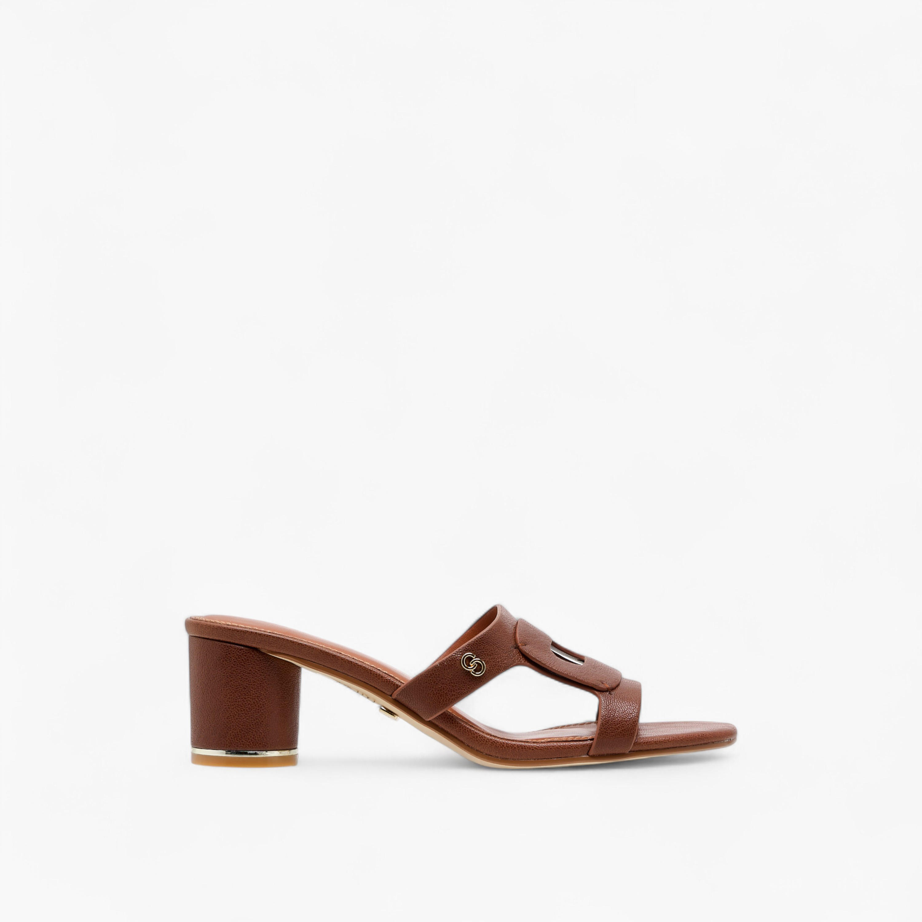 صندل سهل الارتداء بكعب سميك وتفاصيل مفرغة للنساء من سيليست-women-shoes-sandals-heeled-image-3