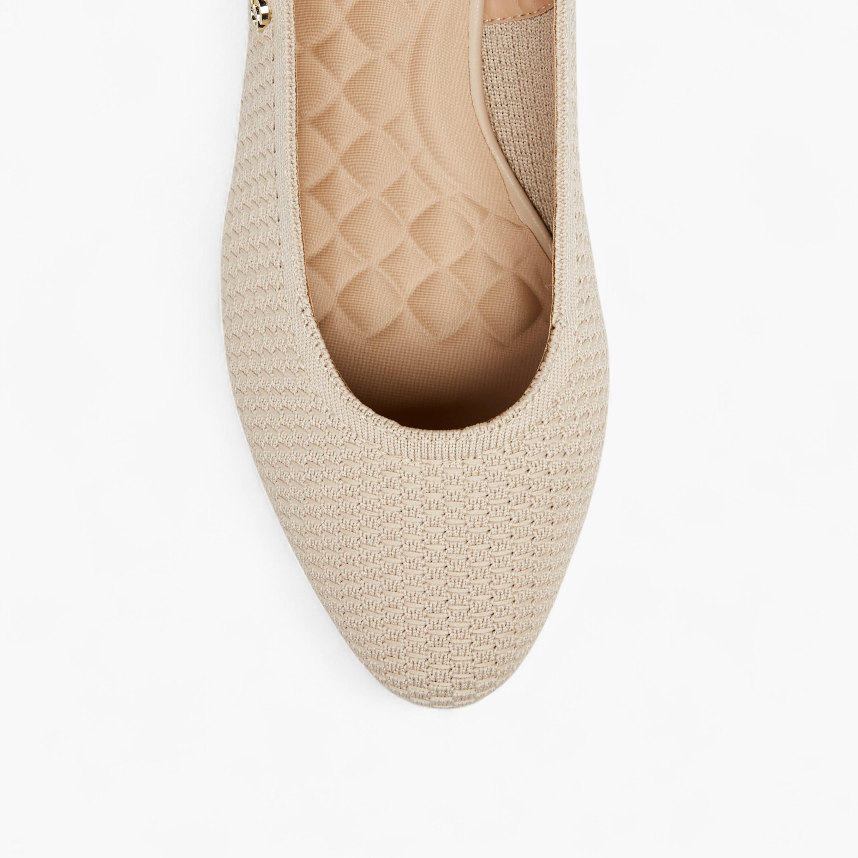 صندل بارز الملمس بكعب ويدج مع إغلاق فيونكة للنساء من سيليست-women-shoes-heels-image-5