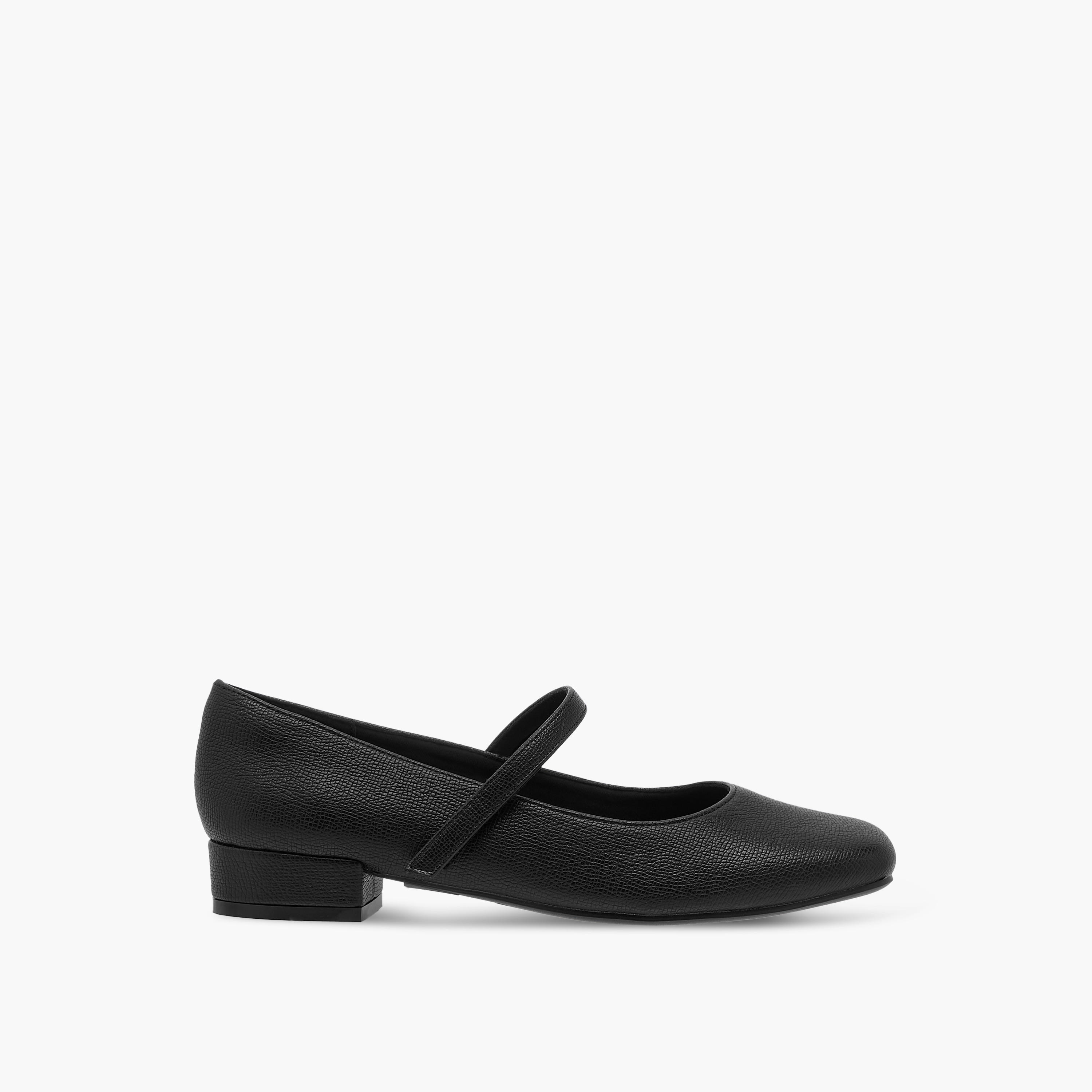 حذاء ماري جين بارز الملمس بشريط إغلاق من لو كونفورت-women-shoes-heels-image-3