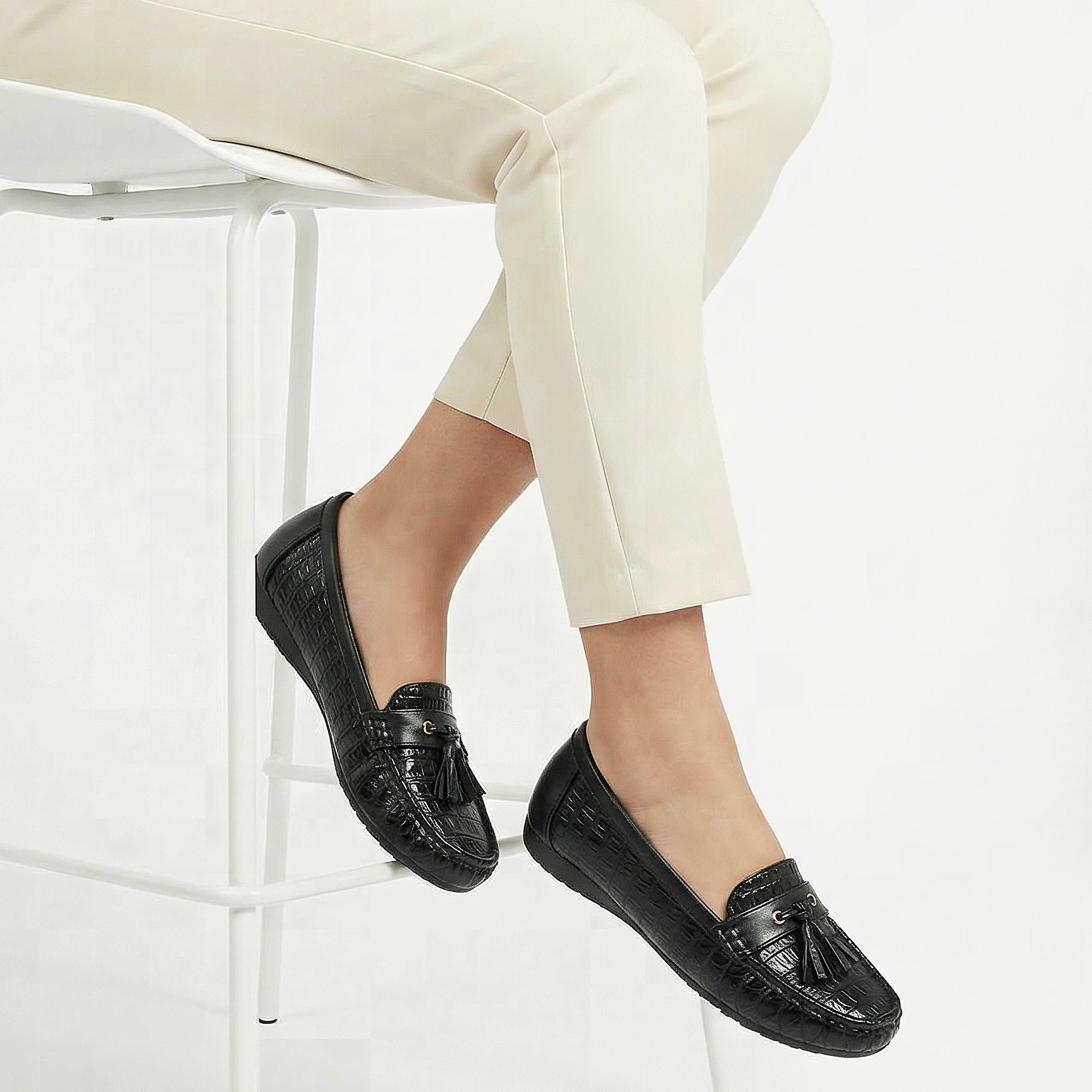 Le Confort Women Tassel Detail Loafers-women-shoes-flats-loafers-image-2