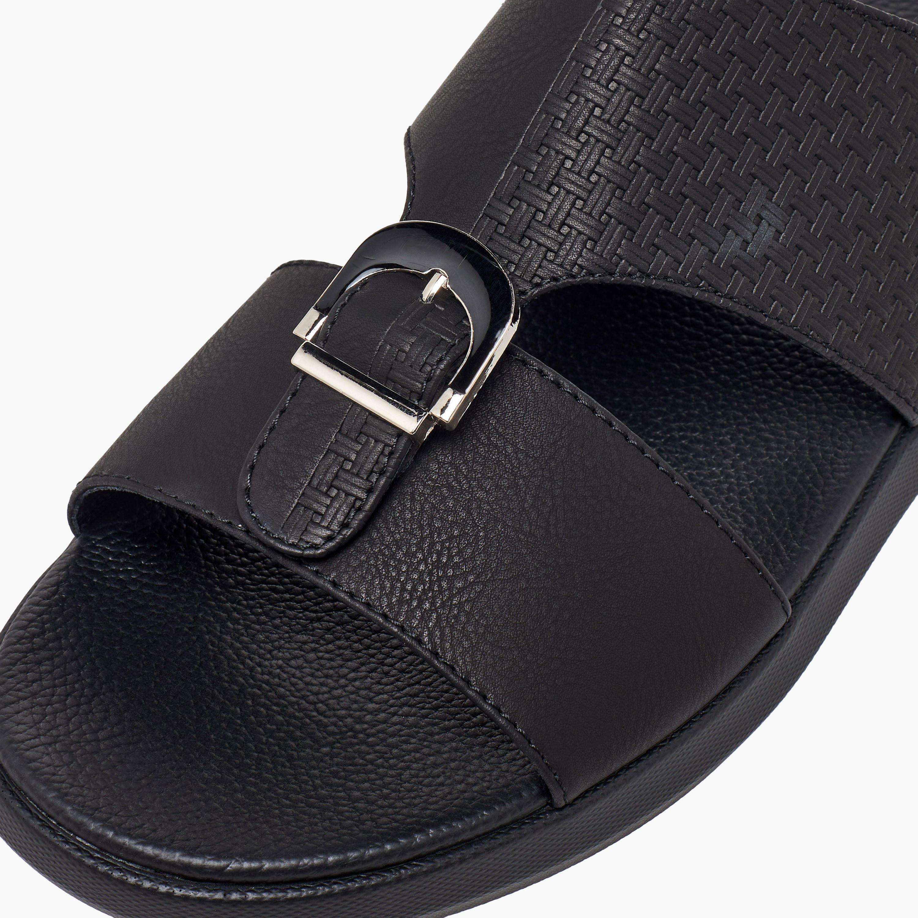 صندل عربي بزينة إبزيم للرجال من إل بي إل من شو إكسبرس-men-shoes-sandals-image-7