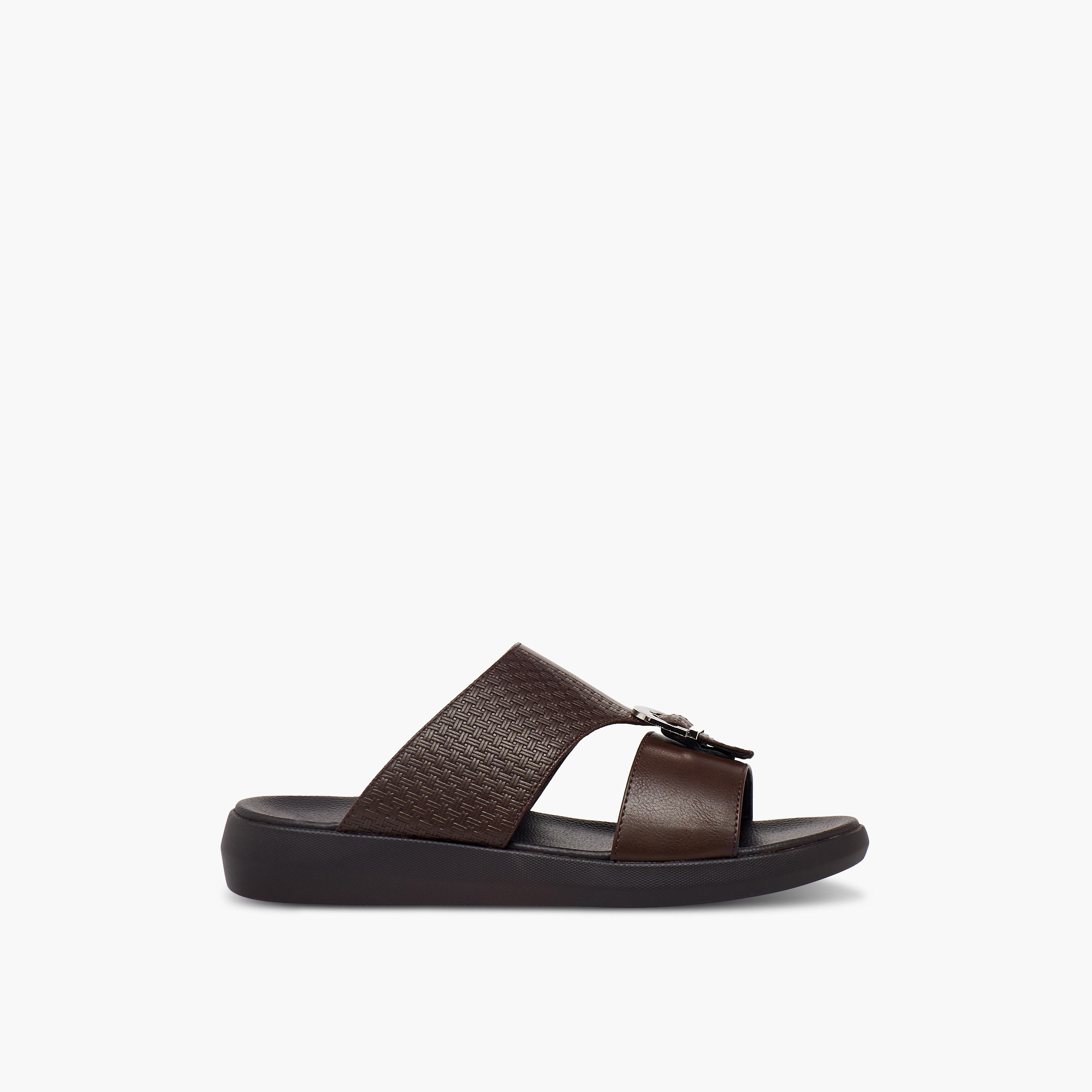 صندل عربي بزينة إبزيم للرجال من إل بي إل من شو إكسبرس-men-shoes-sandals-image-3
