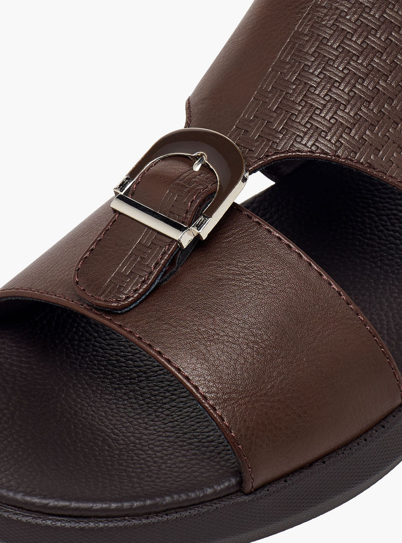 صندل عربي بزينة إبزيم للرجال من إل بي إل من شو إكسبرس-men-shoes-sandals-image-7