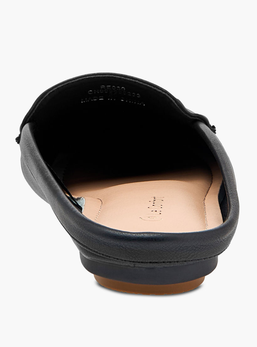حذاء ميول مريح سهل الارتداء بزينة معدنية من لو كونفورت-women-shoes-flats-mules-image-5