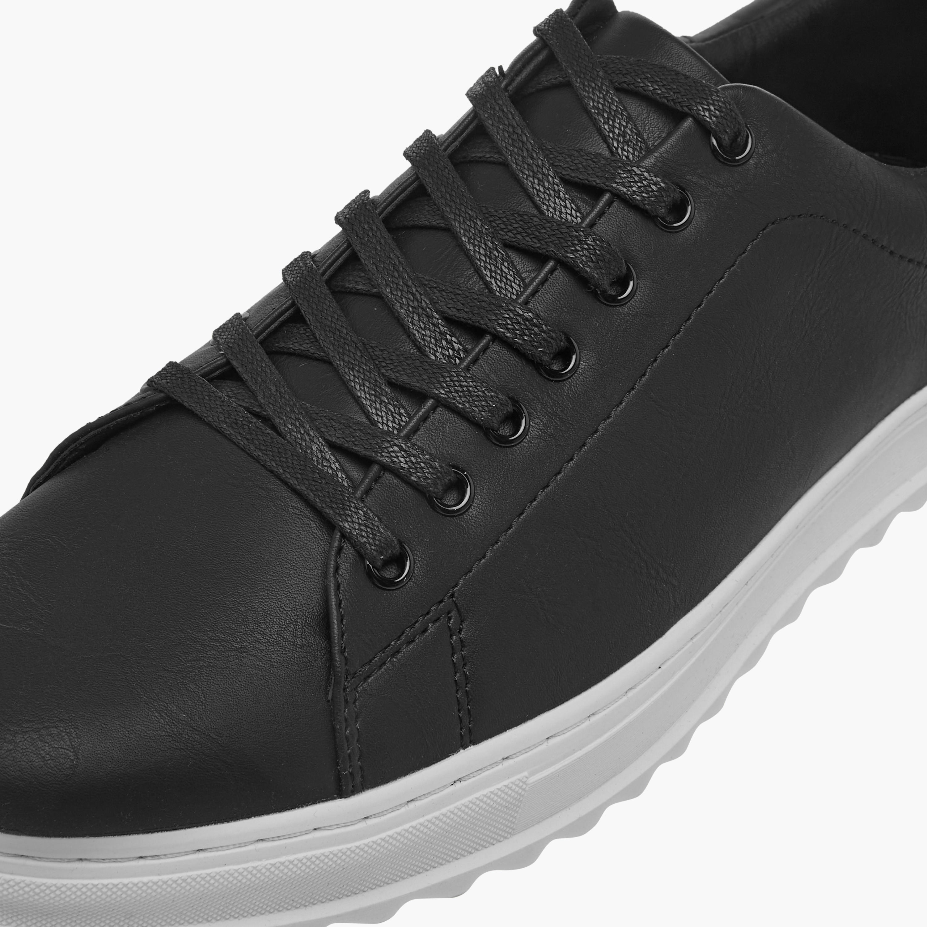 حذاء سنيكرز سادة برباط من إل بي إل من شو إكسبرس-men-shoes-sneakers-image-4