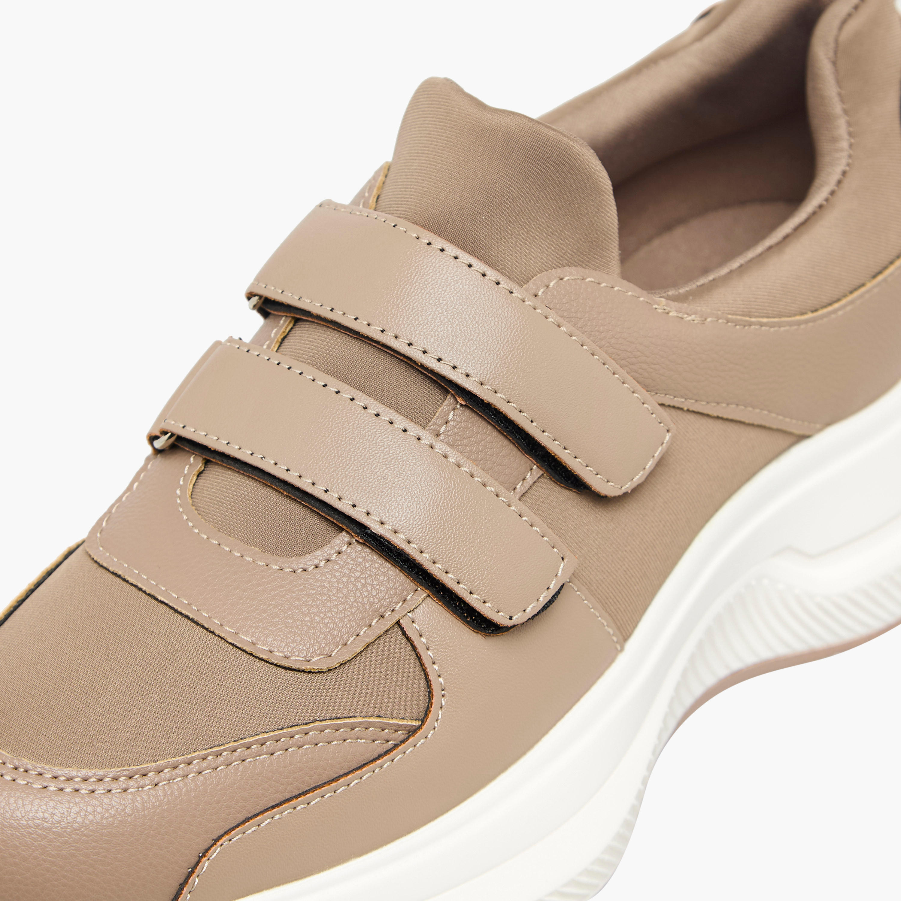 حذاء سنيكرز بشريط إغلاق لاصق للنساء من فلورا بيلا-women-shoes-sneakers-image-4