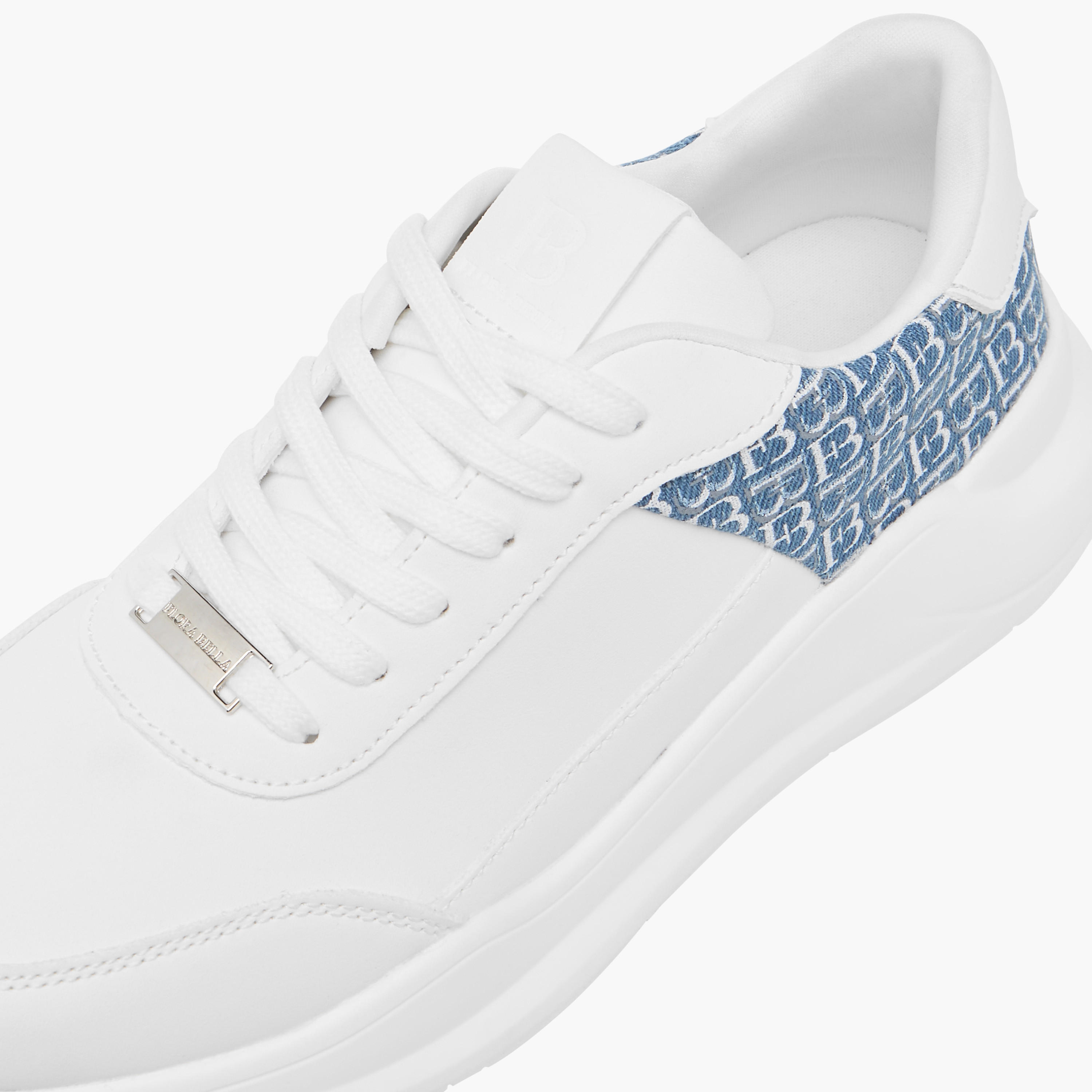 حذاء سنيكرز بارز الملمس برباط إغلاق وتفاصيل مونوجرام من فلورا بيلا-women-shoes-sneakers-image-4
