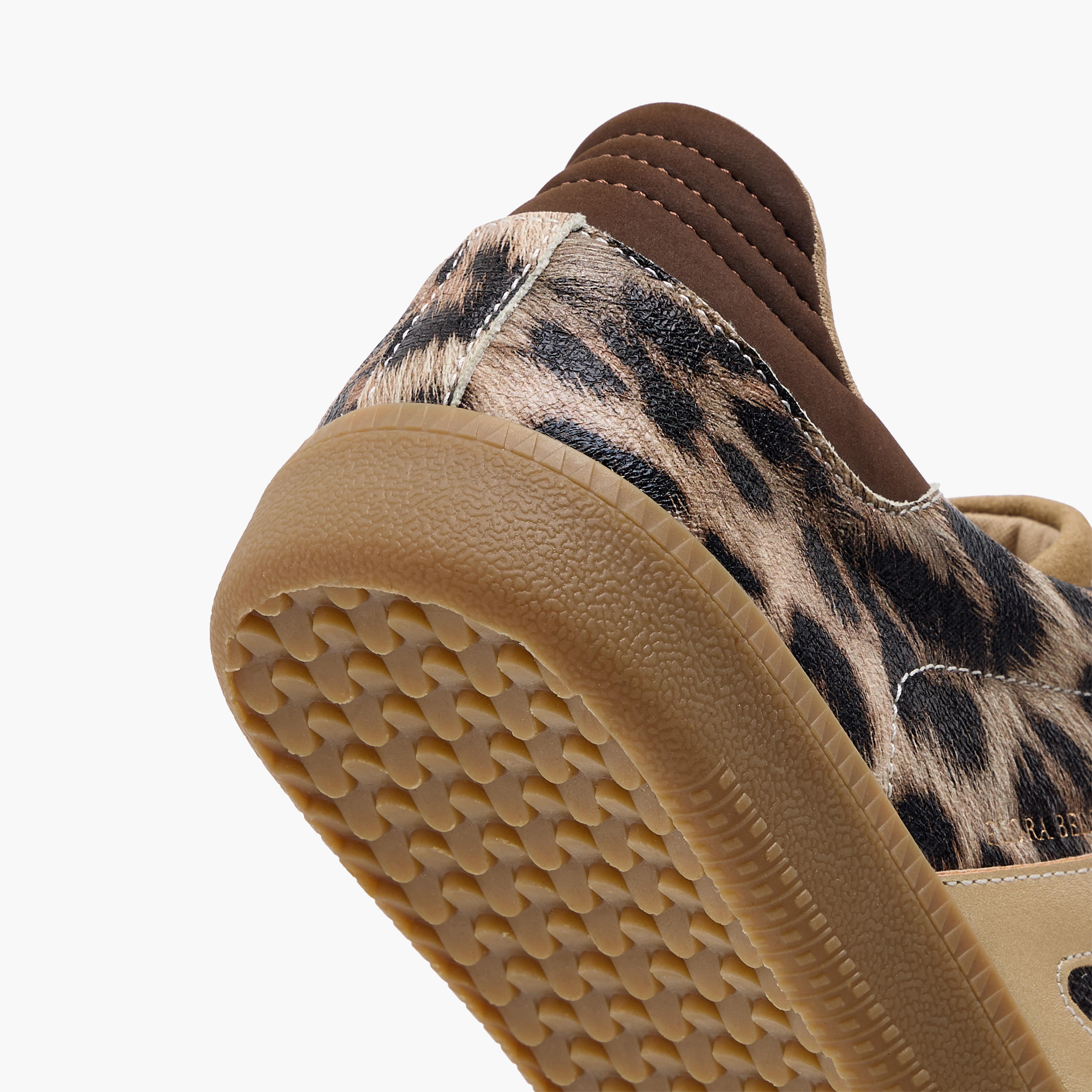 حذاء سنيكرز برباط إغلاق وطبعات حيوانات من فلورا بيلا-women-shoes-sneakers-image-5