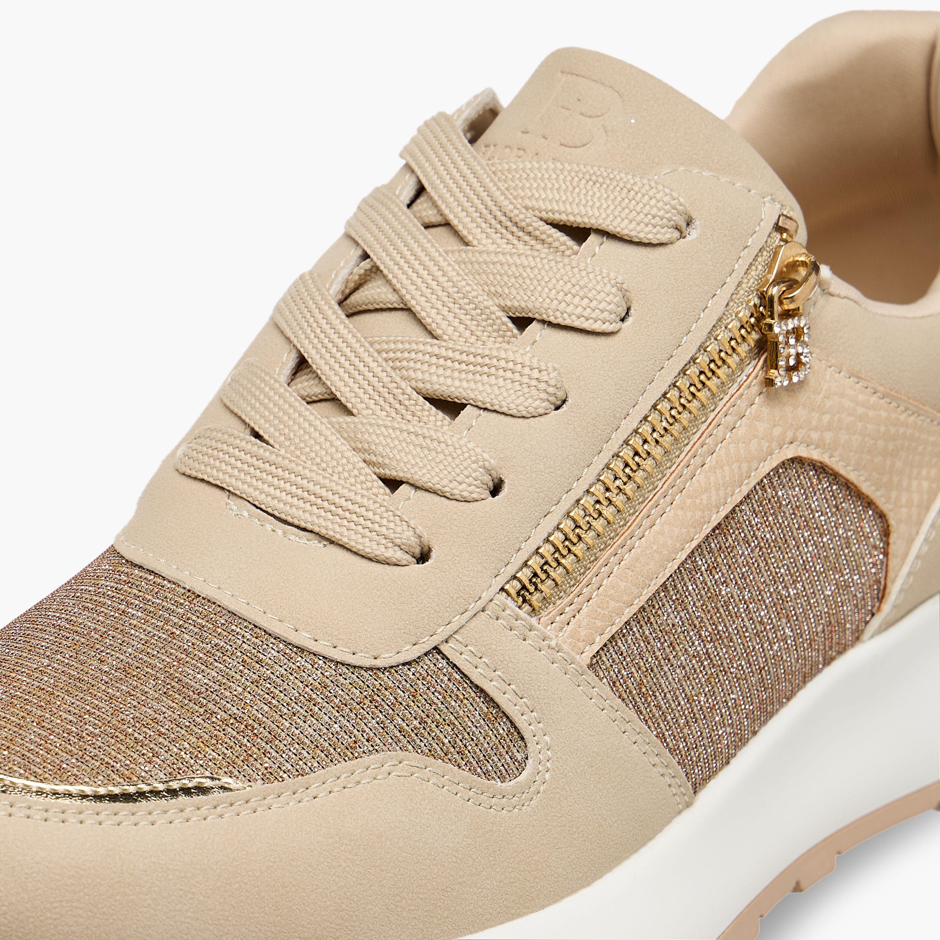 حذاء سنيكرز بألواح جليتر بارزة الملمس ورباط إغلاق من فلورا بيلا-women-shoes-sneakers-image-4