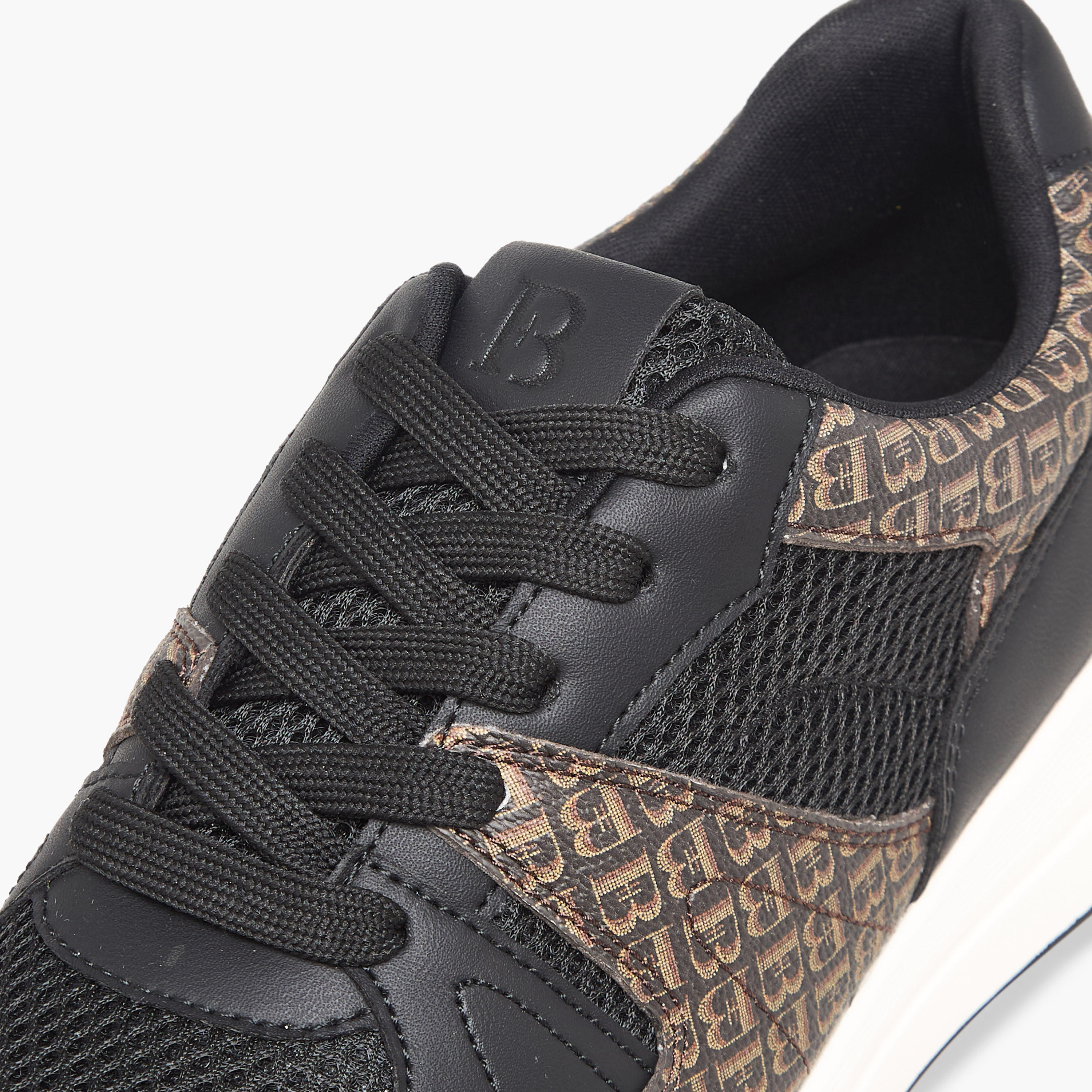 حذاء سنيكرز برباط إغلاق وطبعات مونوجرام للنساء من فلورا بيلا-women-shoes-sneakers-image-4