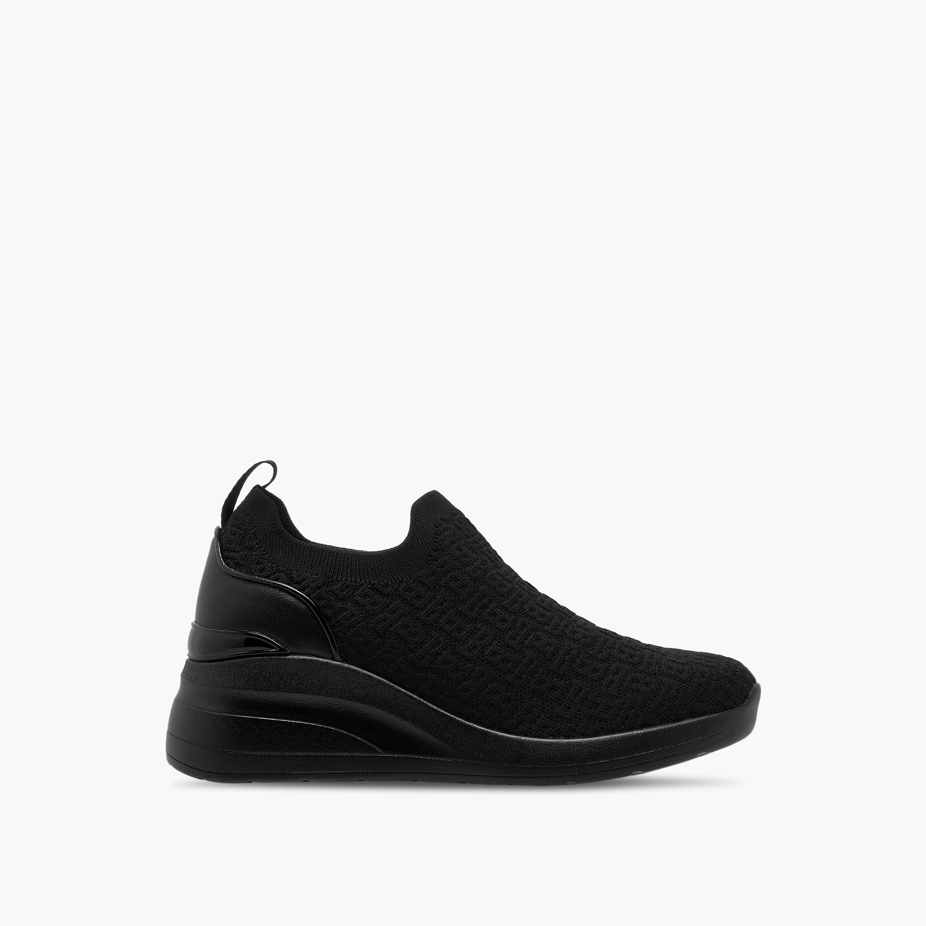 حذاء سنيكرز سهل الارتداء وبارز الملمس بنمط مونوجرام من فلورا بيلا-women-shoes-sneakers-image-3