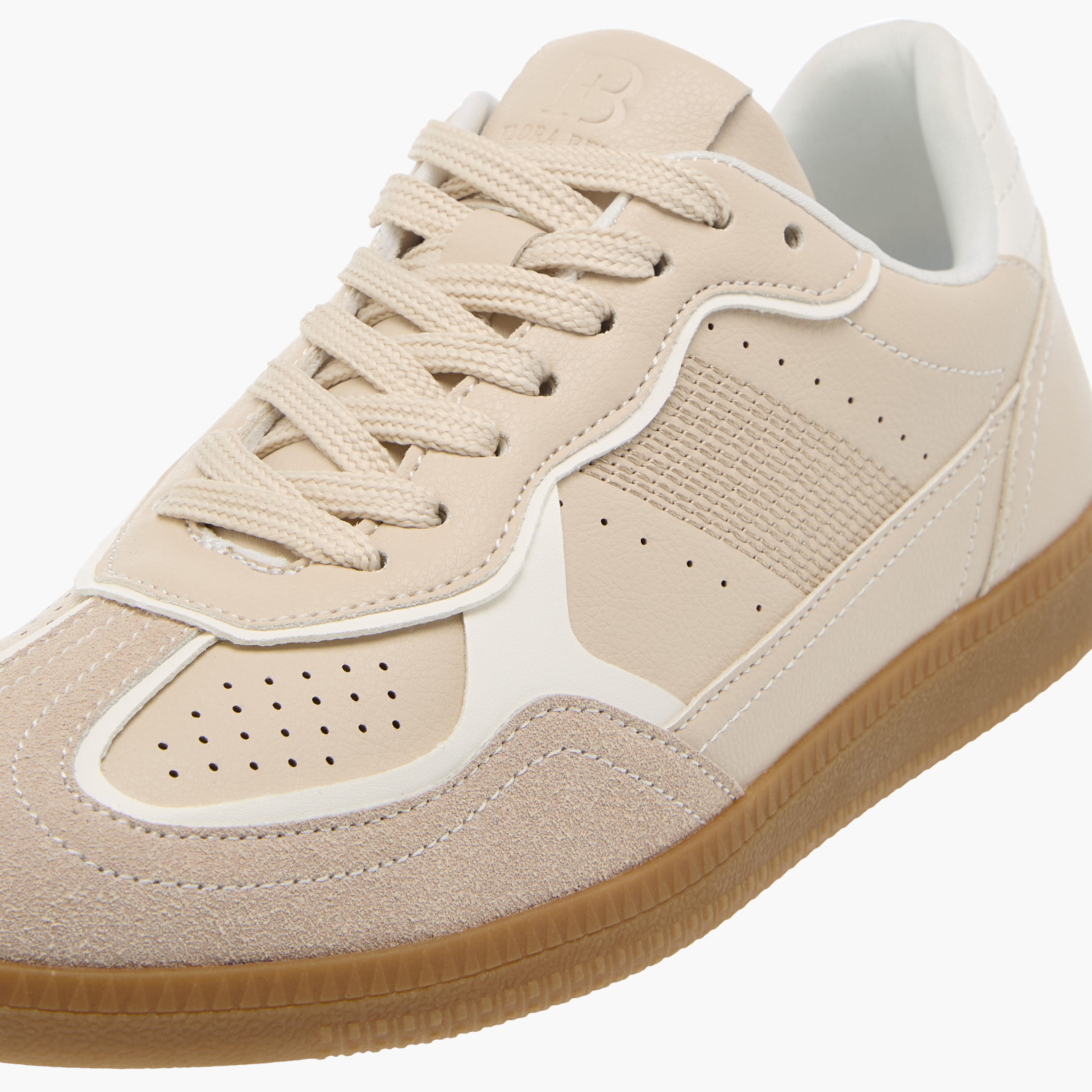 حذاء سنيكرز بارز الملمس بكاحل ورباط إغلاق من فلورا بيلا-women-shoes-sneakers-image-4