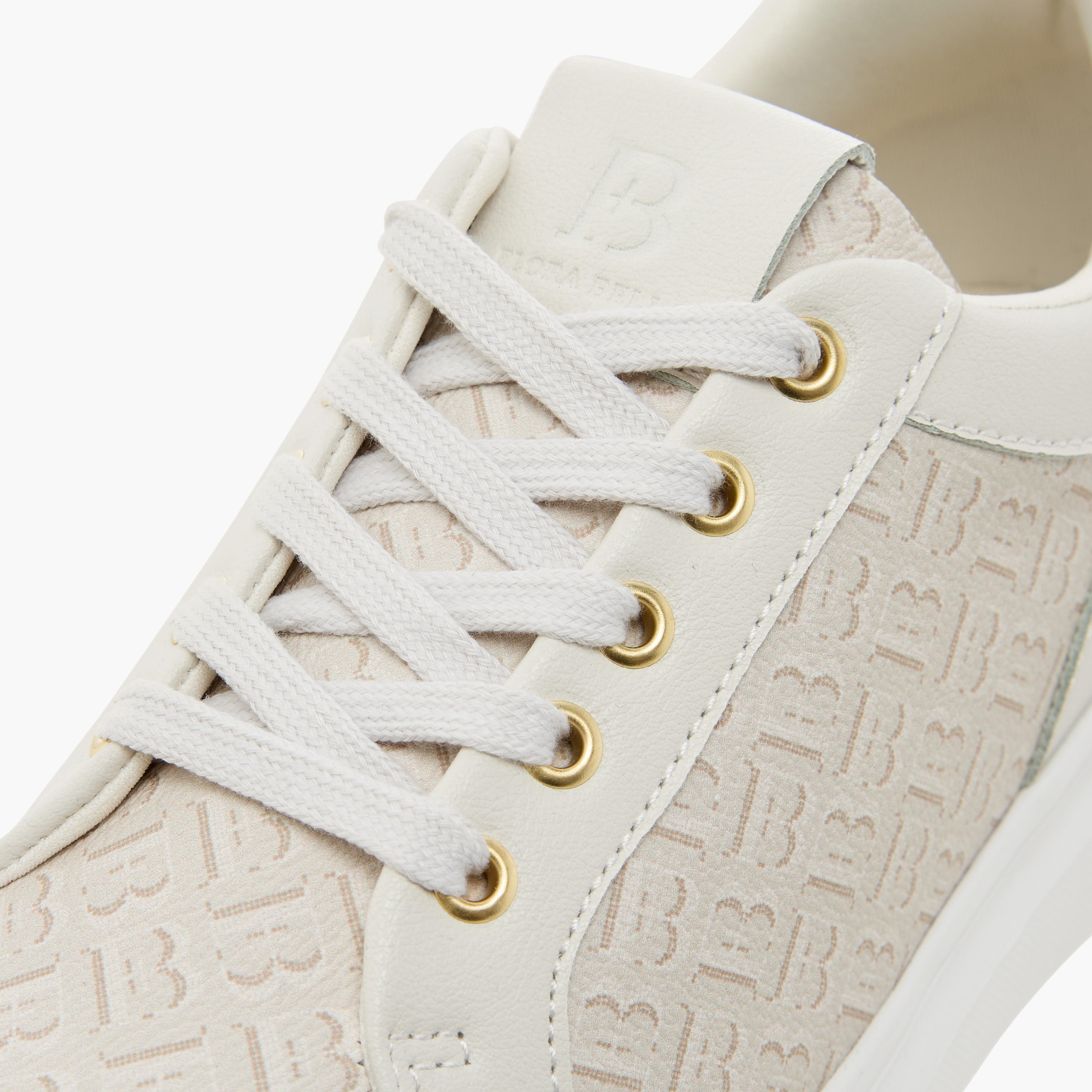 حذاء سنيكرز برباط إغلاق وطبعات مونوجرام من فلورا بيلا-women-shoes-sneakers-image-4