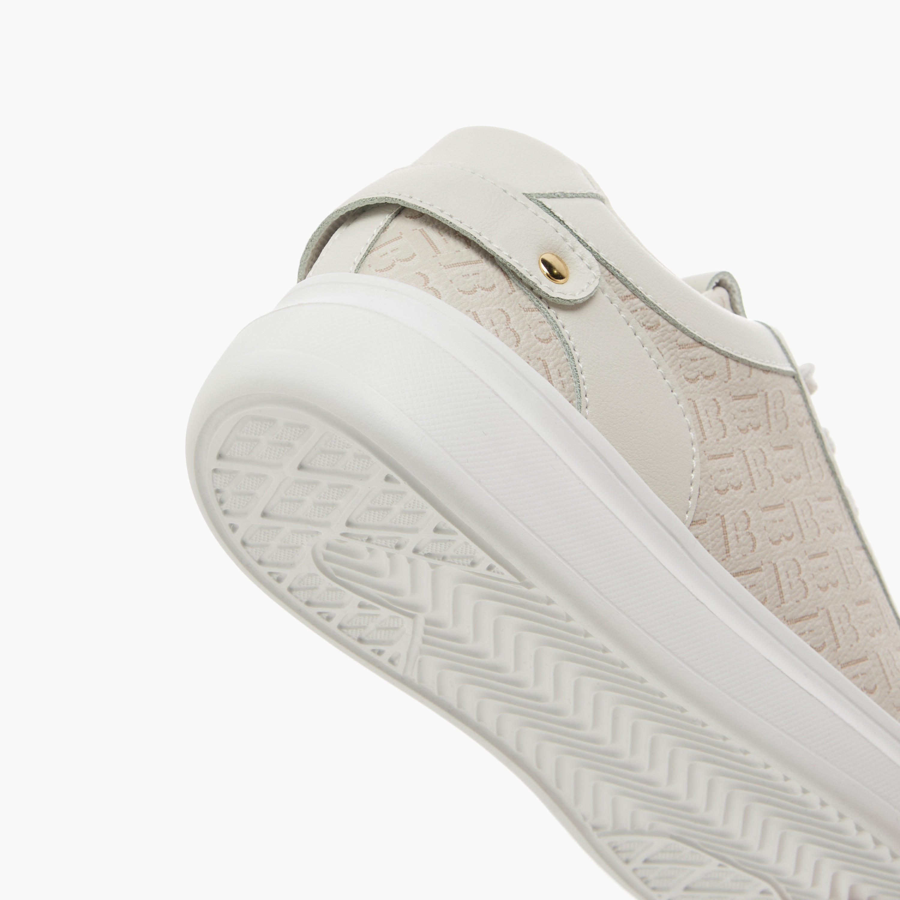 حذاء سنيكرز برباط إغلاق وطبعات مونوجرام من فلورا بيلا-women-shoes-sneakers-image-5